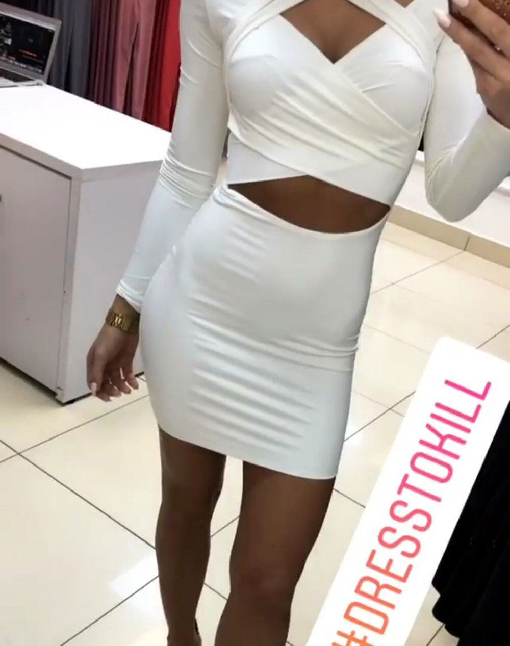 La Manuel Minikleid für Damen, Stretchkleid mit langem Shirt, Bodycon-Design, in XS-M, zeigt das figurbetonte Kleid vor weißem Hintergrund.