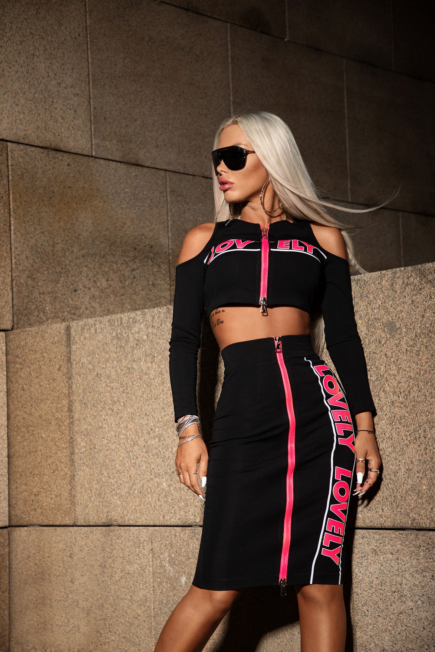 Zweiteiler für Damen von Mexton, pinke Crop-Jacke und Mini-Pencilrock, modisches Set in XS-M, modischer Damenlook