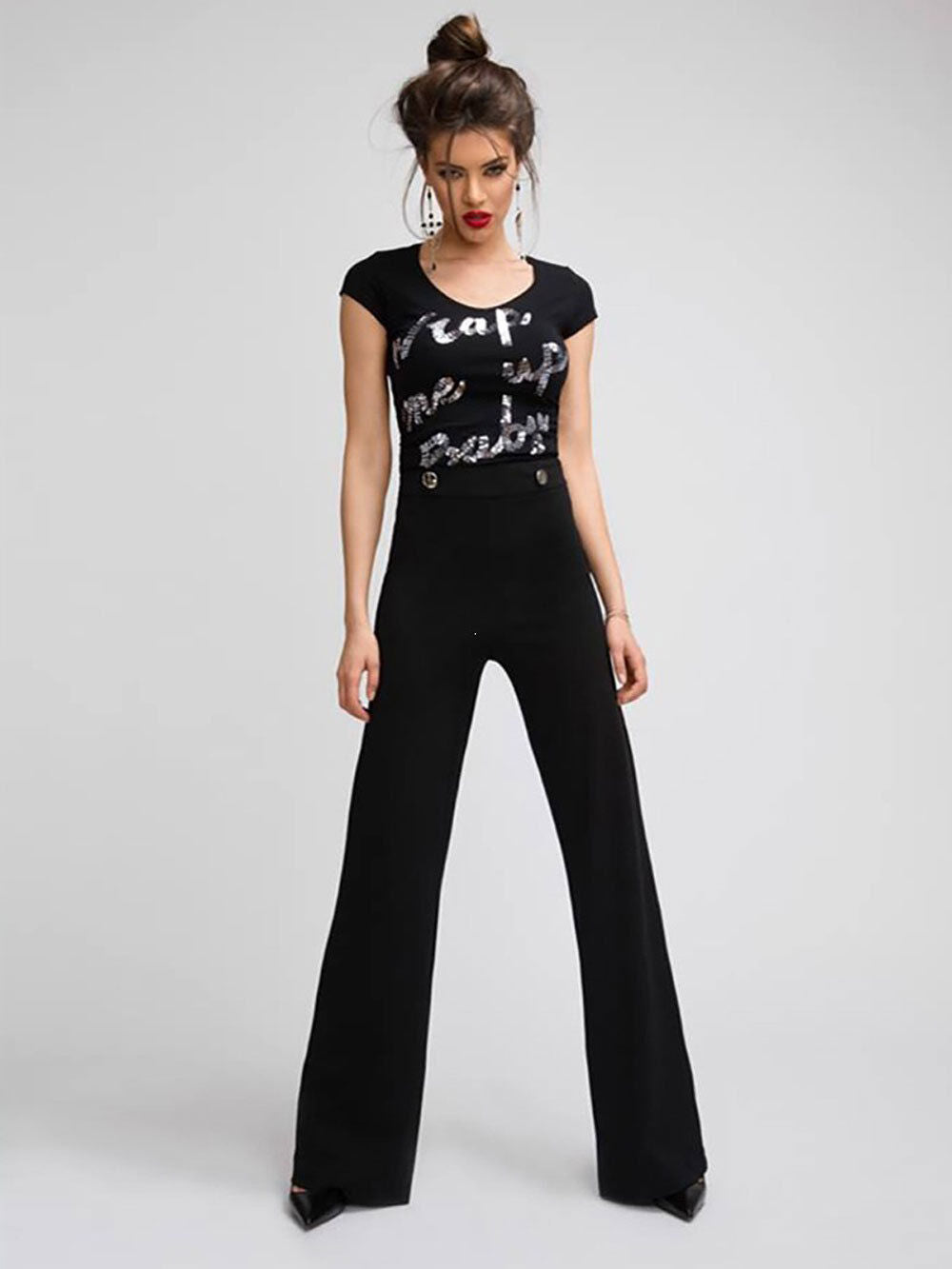 Schwarzes Damen T-Shirt von Mexton mit Pailletten, Cropped Top, Bauchfrei, kurze Ärmel, modisches Design.