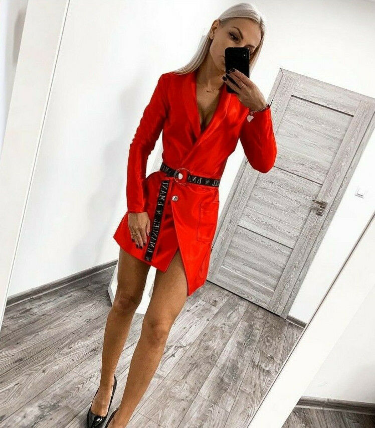 Rotes Damen Minikleid aus Satin mit Longjacke und Blazer-Details, perfekt für Partys, in Größe XS (34).