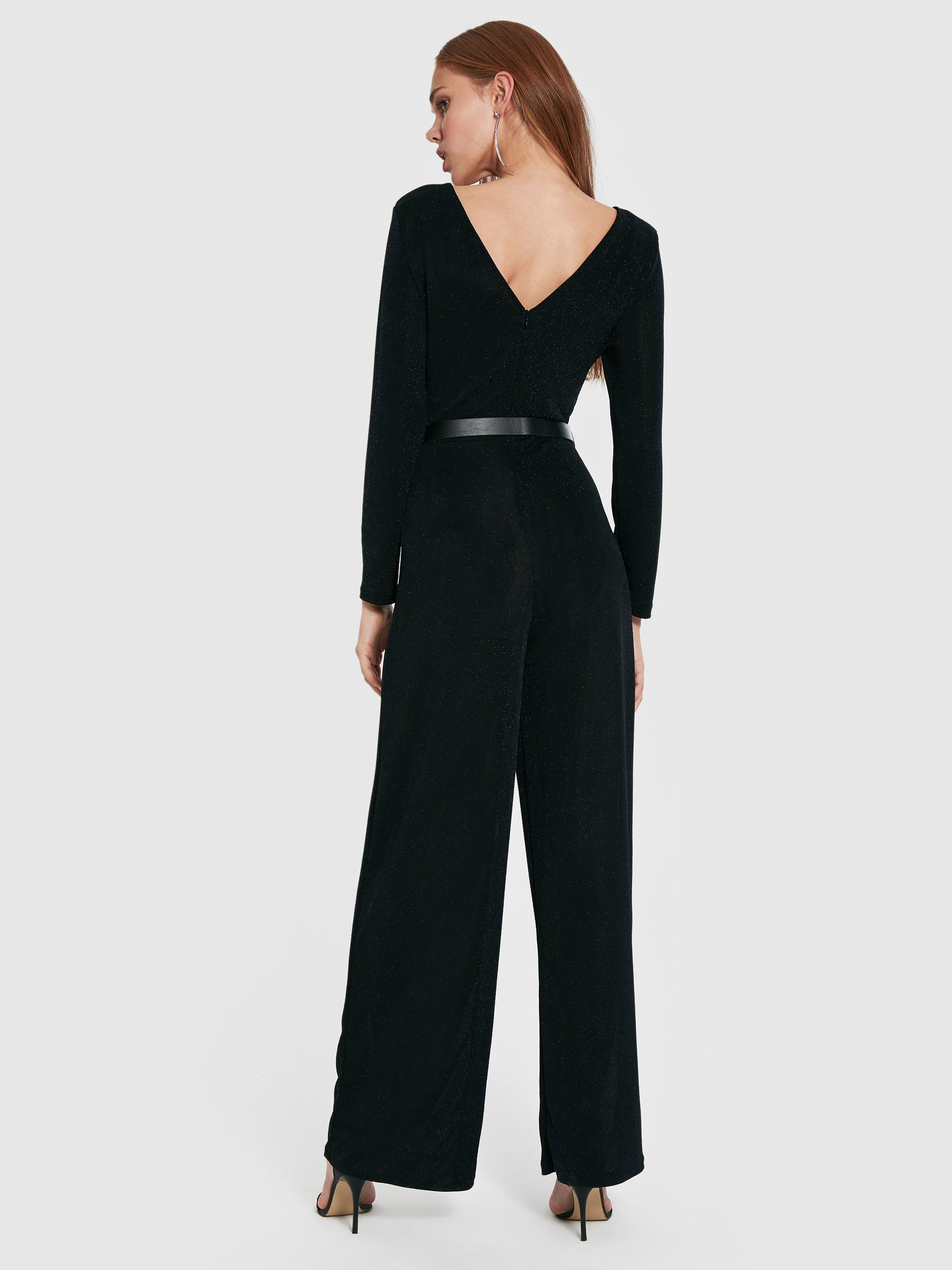 Eleganter Damen Overall von clothes-stores, High-Waist, glitzernd, transparent, mit langem Bein und schmaler Passform.