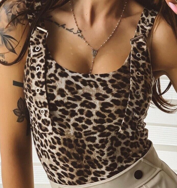 Sexy Damen Body-Top von Clothes-Stores, Leo-Muster, trägertop mit Schnallen, eng anliegend, für XS bis M Größe.