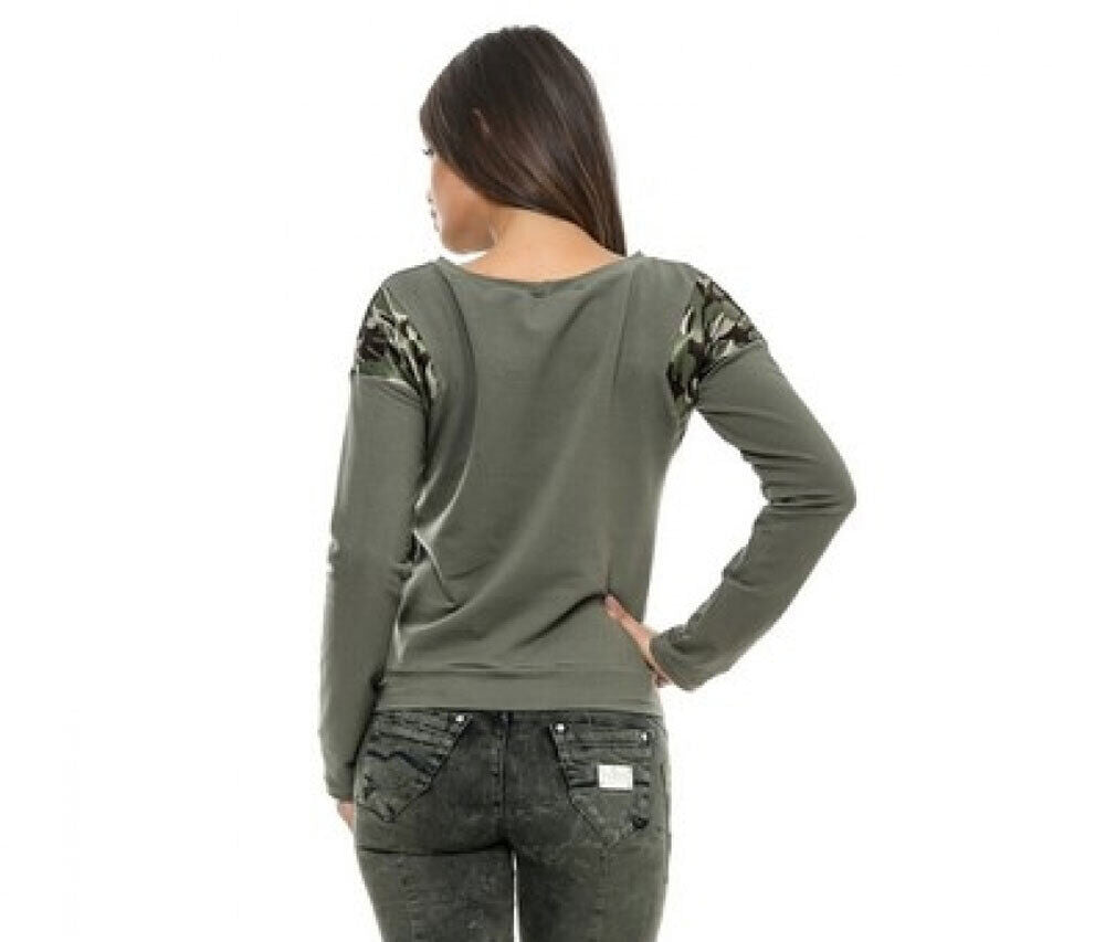 Damen Pullover von Foggi mit U-Boot-Ausschnitt und Camouflage-Muster, Größe M, Tarnfarben, weicher Strickstoff.