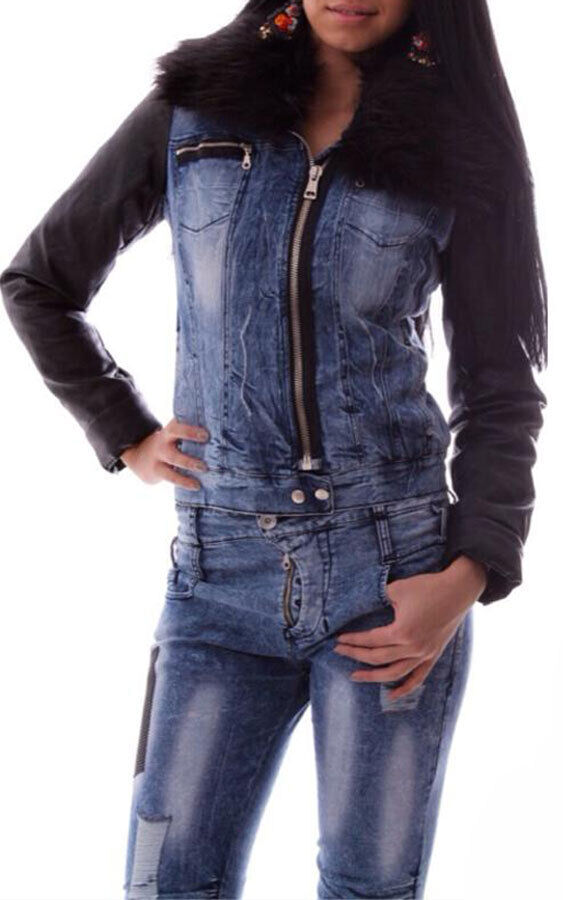 Damen Röhrenjeans von Foggi in Blau, eng sitzende Hüftjeans mit Push-Up-Effekt, in den Größen S, M, L, auf einem Model getragen.