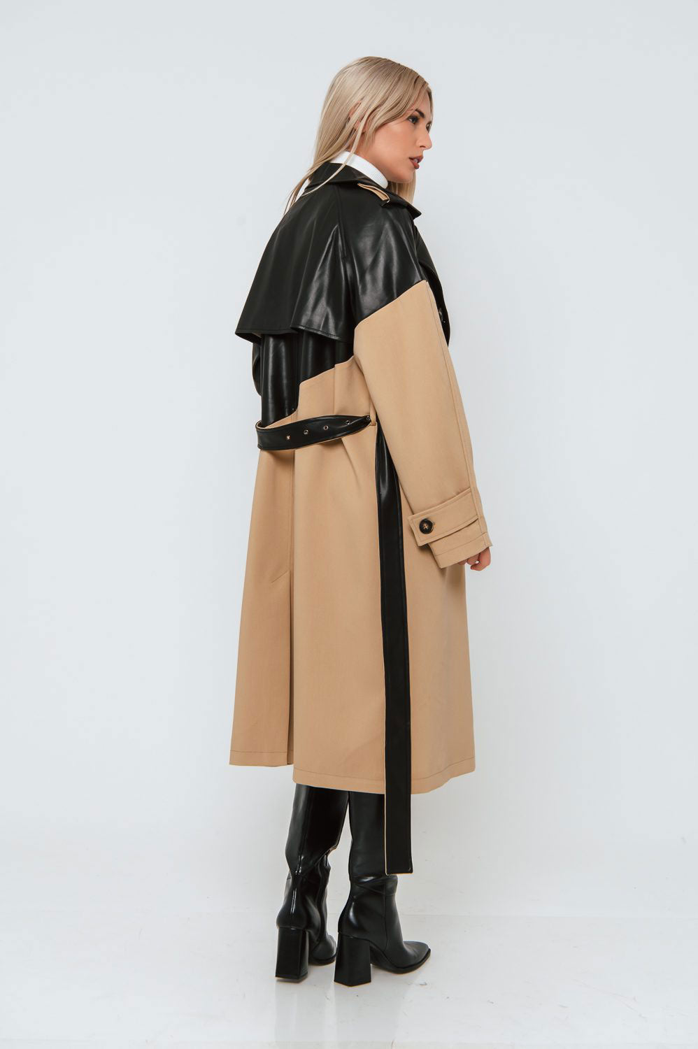 Beige Trenchcoat-Jacke von Free mit Kunstlederbesatz, 2-Faces-Look, stilvoll und modern für Damen, detailreiches Design.