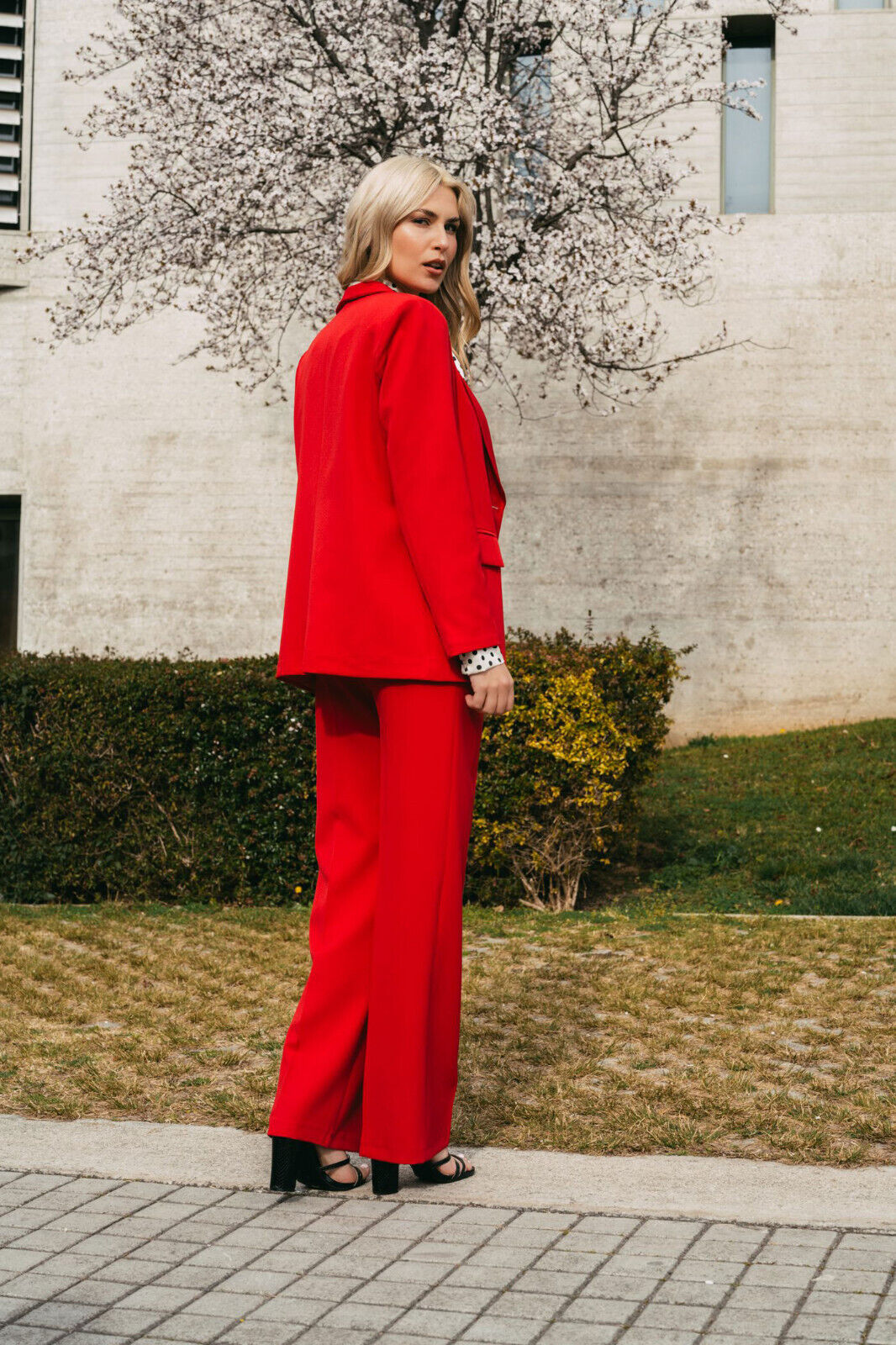 Freestyle Damen 2-Teiler Blazer und weite Stoffhose in Rot, eleganter Anzug, M-Größe, moderne Business-Mode