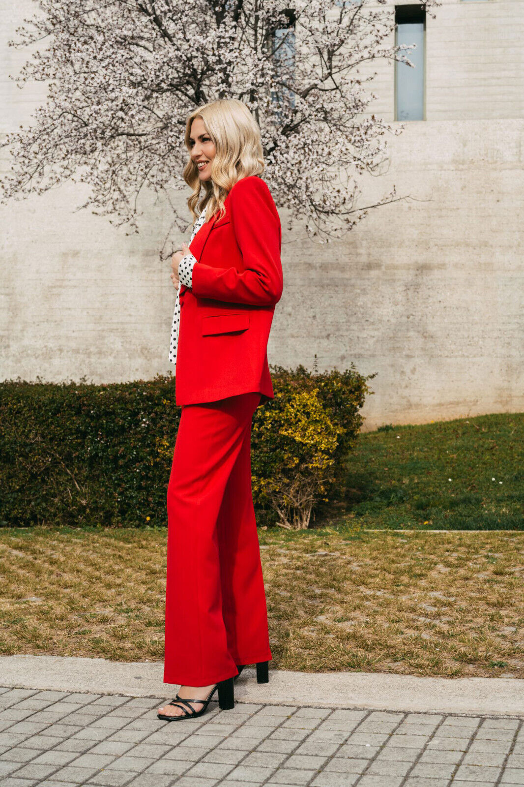 Damen 2-teiliger Blazer und weite Stoffhose von freestyle in Rot, elegante Business-Mode, stilvoller Anzug, Vorderansicht