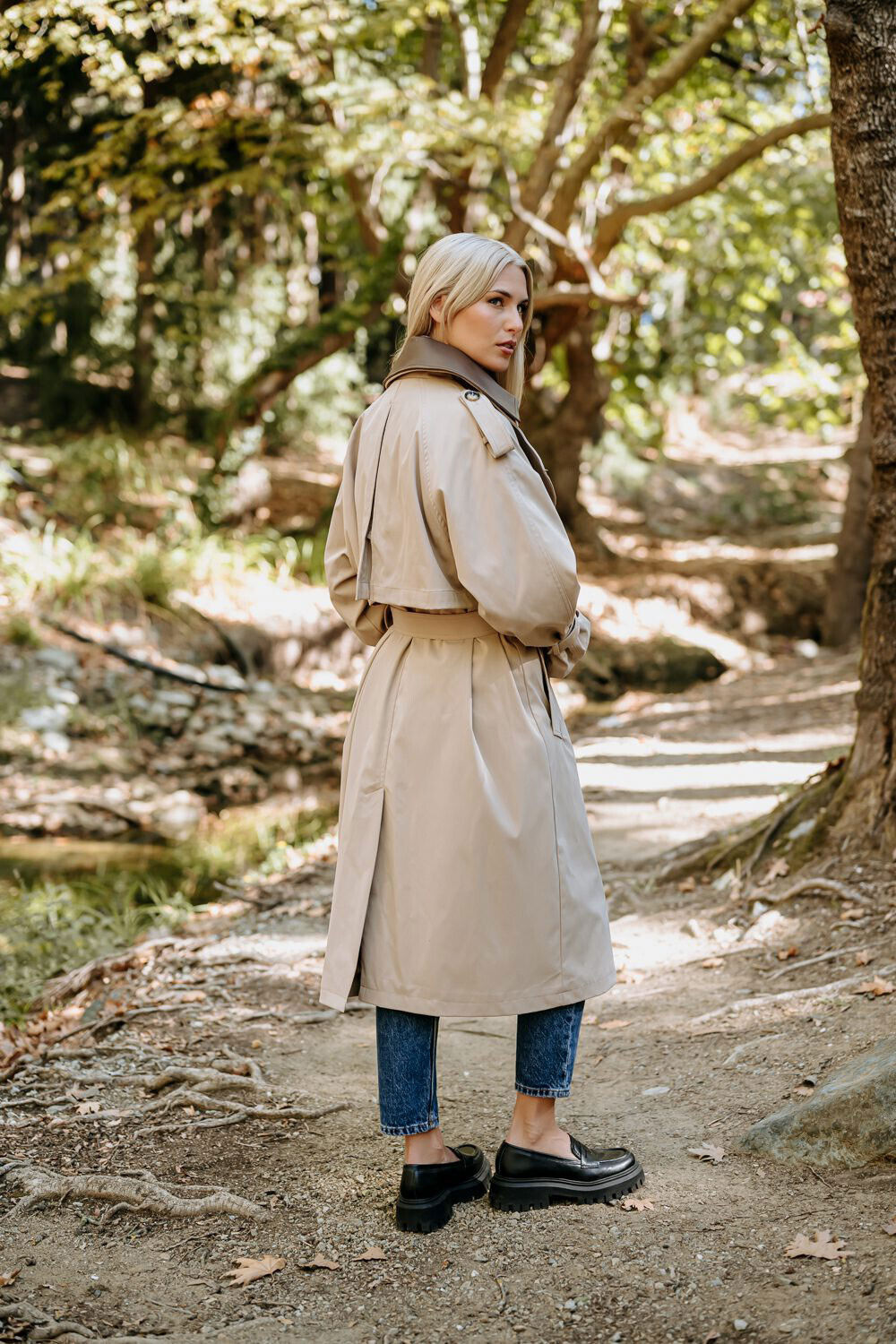 Beige Damen Trenchcoat von freestyle, oversize Lederlook Mantel, kurze Jacke in S, M, L, modischer Damen-Outfit.
