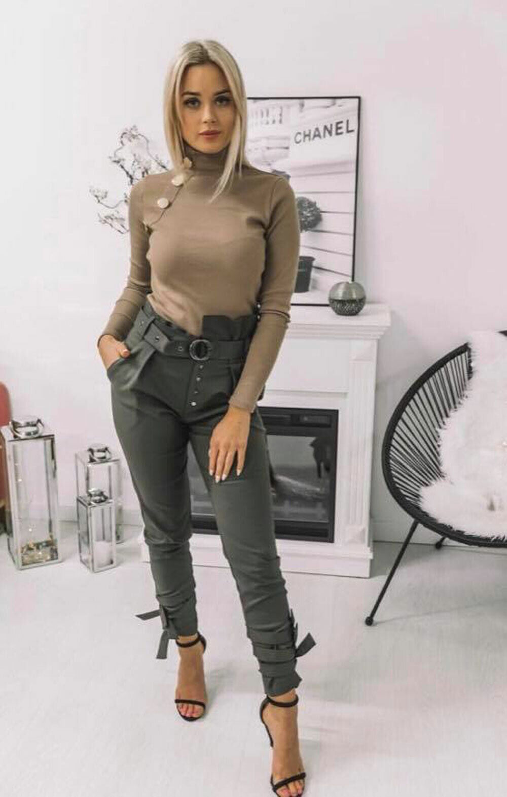Grüne Damen High-Waist Röhrenhose von La Manuel, Stoffhose im Paperbag-Stil, Business-Design, in XS bis M Größe.