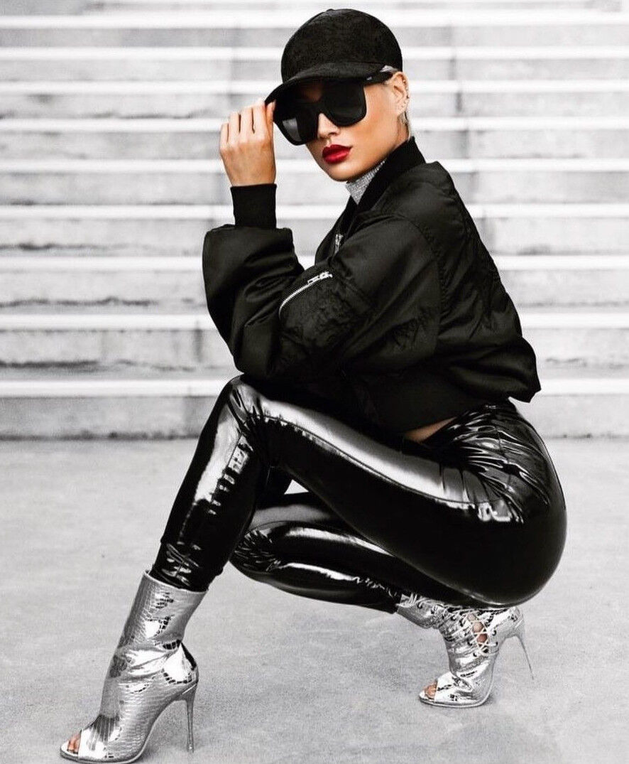 Schwarze und camelfarbene Lackhose von La Manuel, enge Röhrenhose im Vinyl-Lederlook, glänzend, für Damen, Größe XS-M
