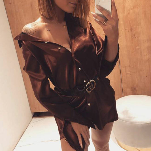 LA Damen Minikleid aus Satin mit langen Ärmeln, perfekt für Partys, in XS-M, von La Manuel.