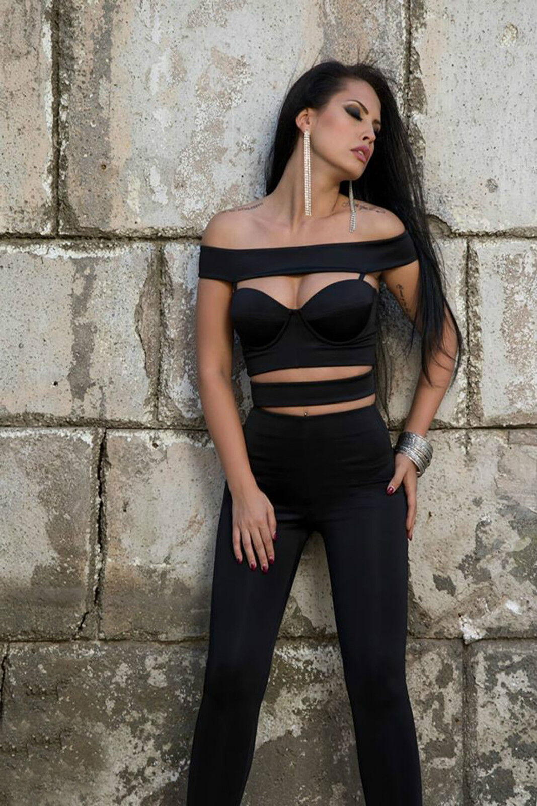 Mexton Damen Overall Catsuit mit Cut-Out-Design, Röhrenhose und Einteiler, aus Stoff, auf einem Model präsentiert.