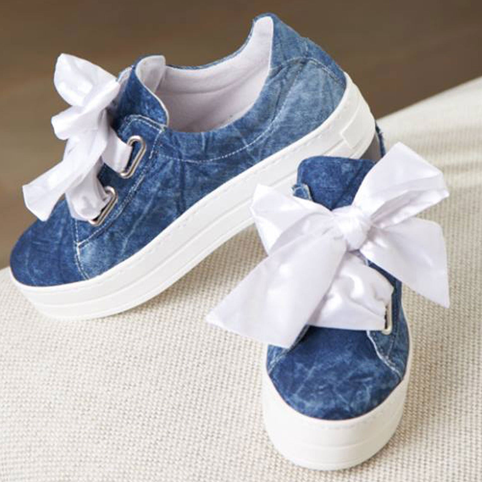 Mexton Damen Jeans Wedges Satin Sneaker Halbschuhe, bequeme Jeansschuhe in Größe 35 mit Satin-Details, seitliche Schnürung.