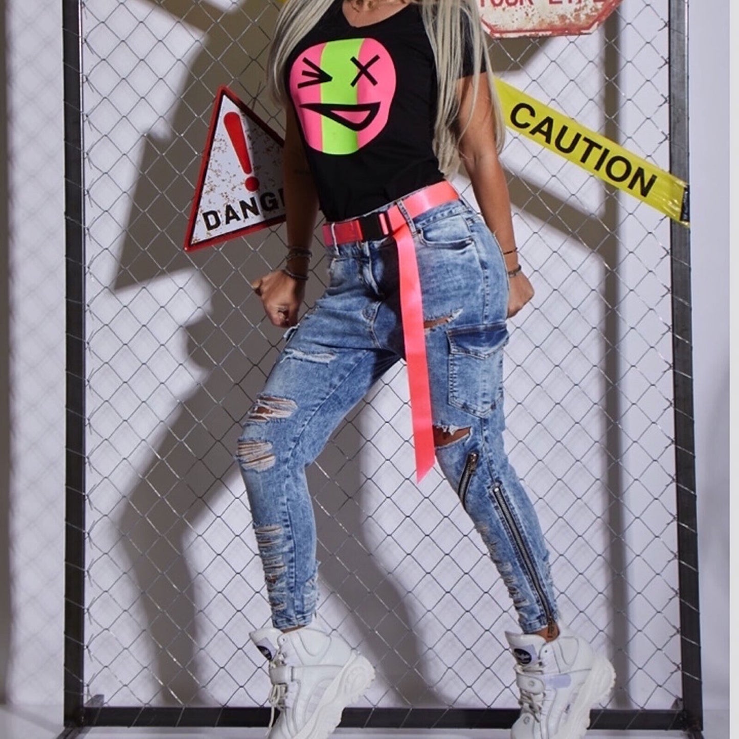 Mexton Damen Stretchjeans mit Rissen, Röhren- und Boyfriend-Jeans, in XS bis M, modischer Look, bequemes Denim.