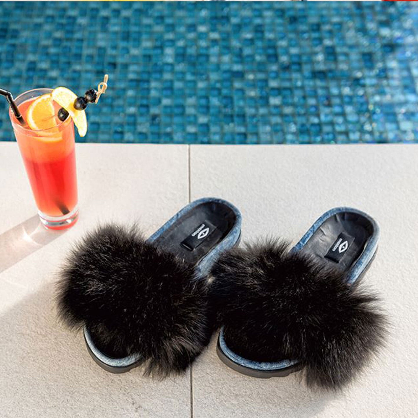 Mexton By Alina Plateau-Pantoletten mit Fell, Puschel und Strandschuh-Design, bequeme Badeschlappen und Slippers