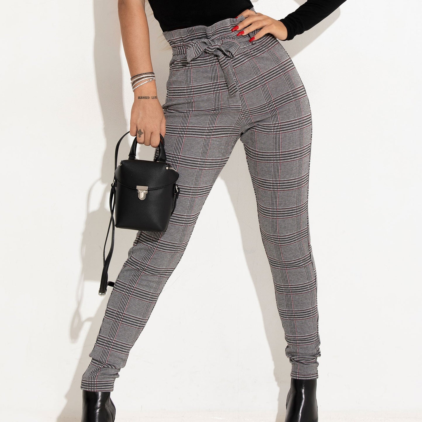 Mexton Damen High-Waist Paperbag Stoffhose in kariert, sitzt bequem, mit hoher Taille, in XS und S erhältlich.
