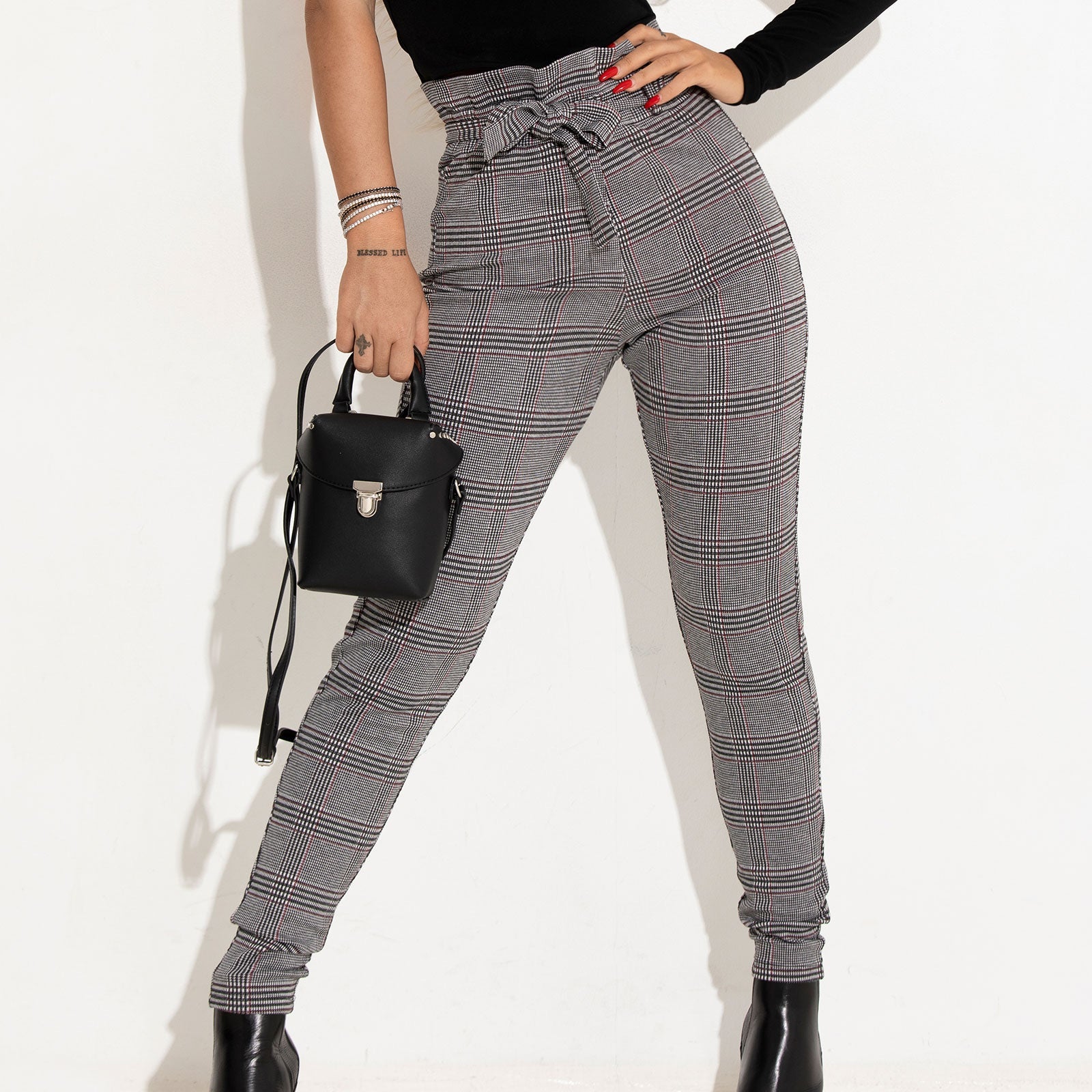 Mexton Damen High-Waist Paperbag Stoffhose in kariert, sitzt bequem, mit hoher Taille, in XS und S erhältlich.