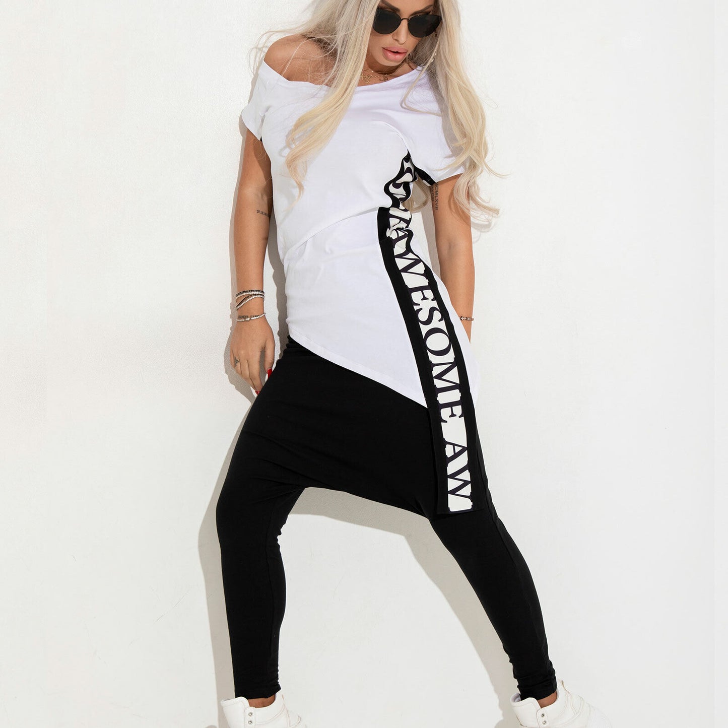 Schwarze Damen Jogginghose von Mexton, Baggy Boyfriend Style, bequem für Yoga und Freizeit, aus weichem Material.