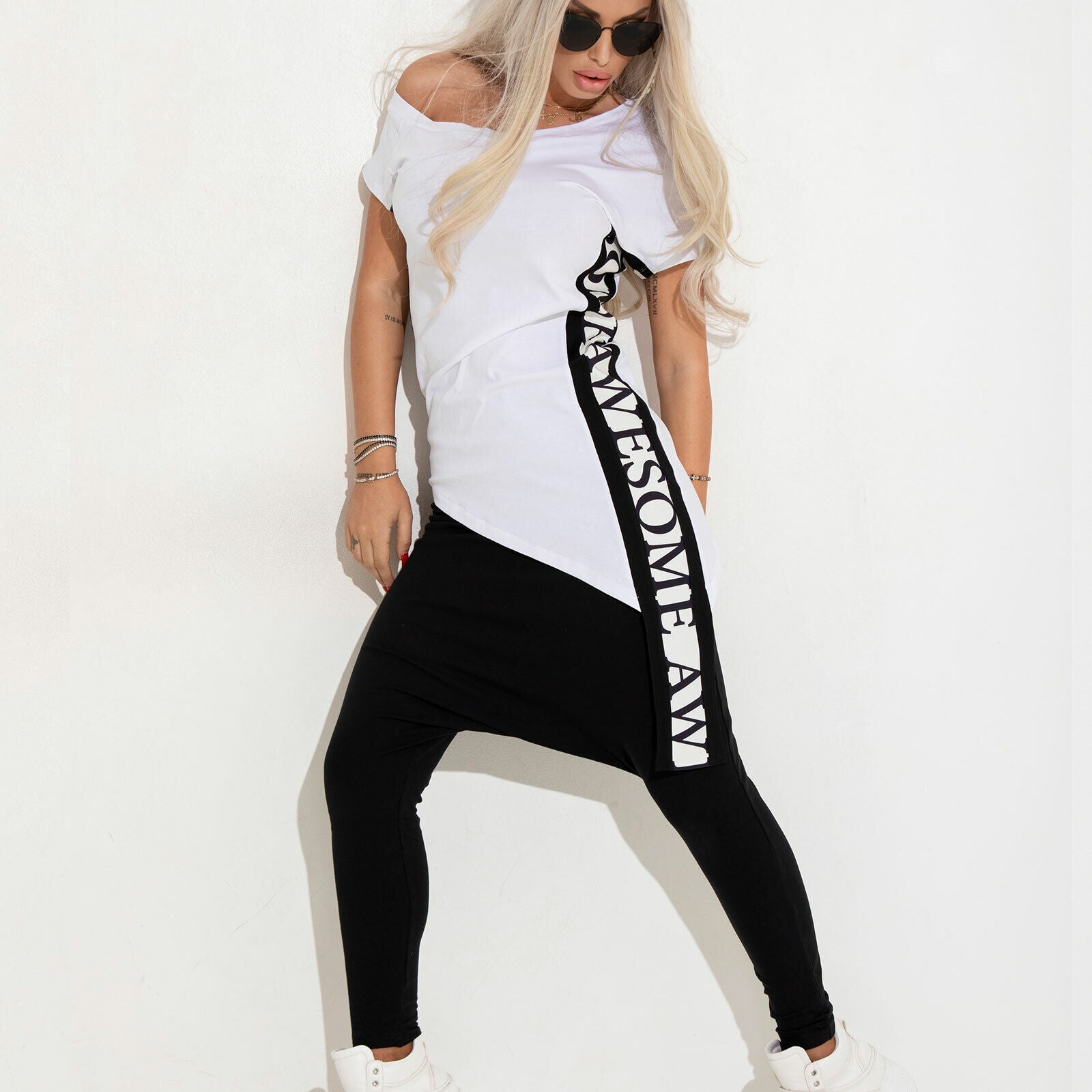 Schwarze Damen Jogginghose von Mexton, Baggy Boyfriend Style, bequem für Yoga und Freizeit, aus weichem Material.