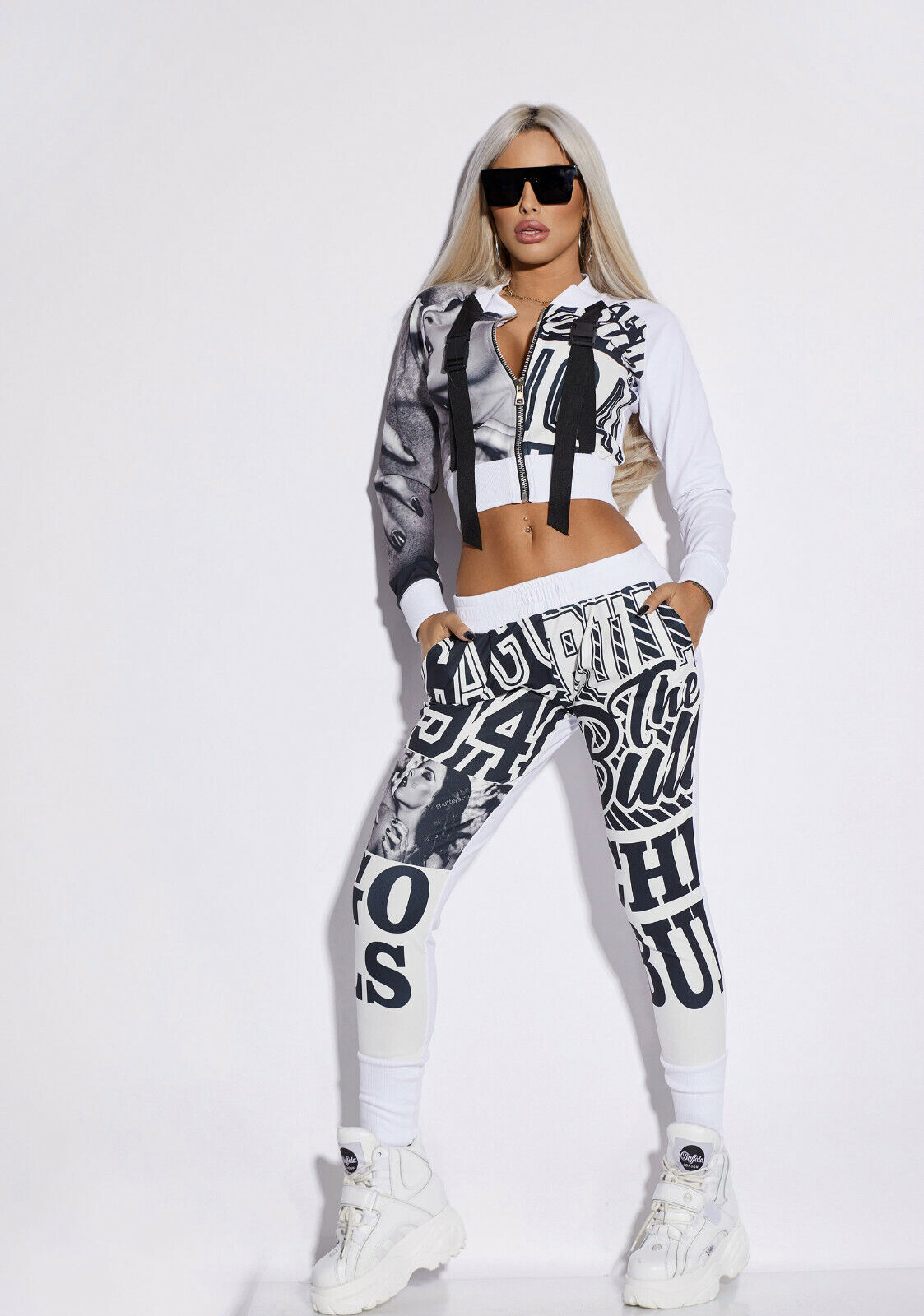 Damen Freizeitanzug von Mexton in Schwarz-Weiß, bequemes Set mit Hoodie und Jogginghose, modisches Design, ideal für entspannte Tage