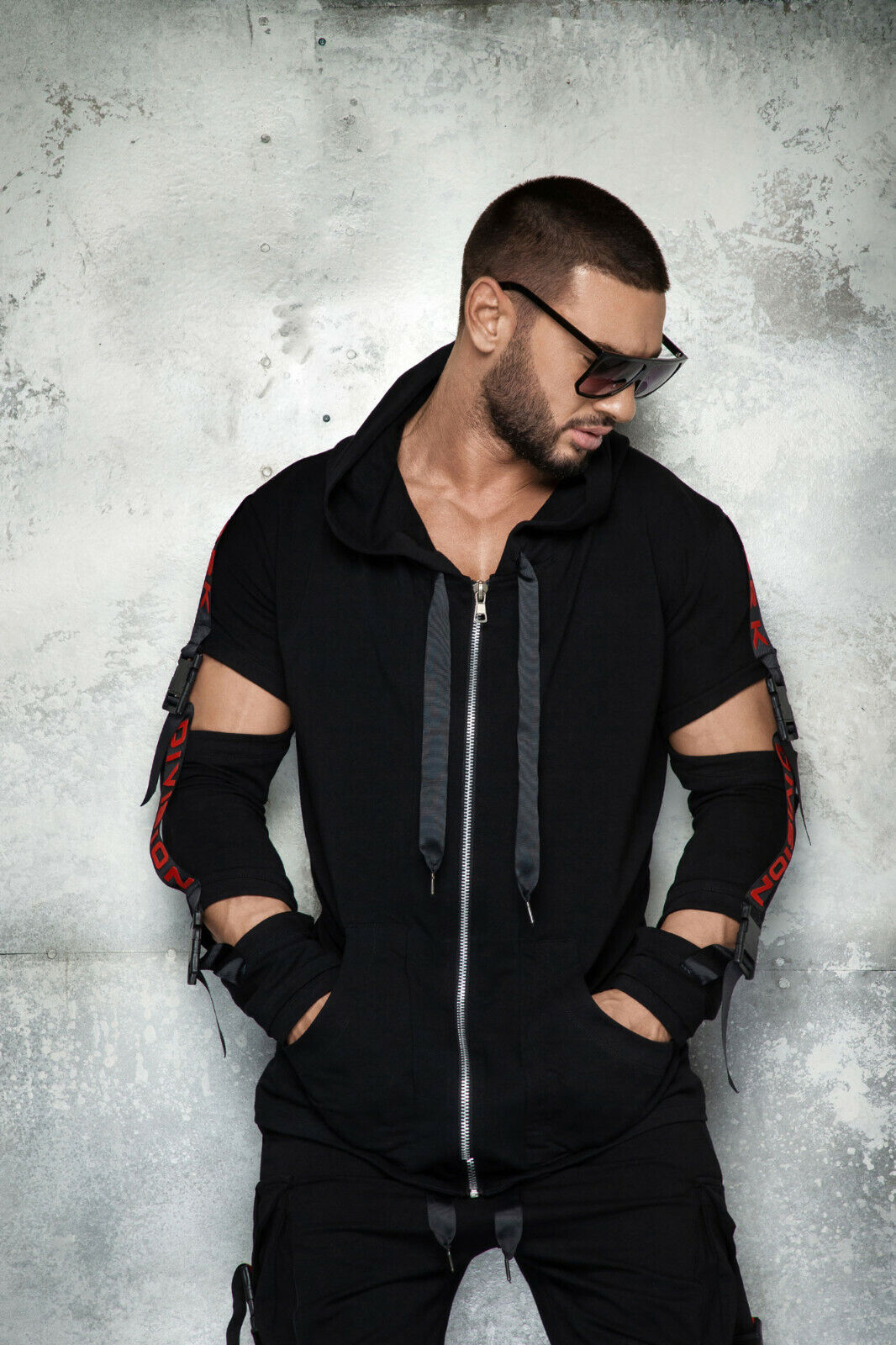 Mexton Men Freizeitanzug Jogginganzug mit Cut-Outs, bequemes Sportoutfit für Männer, schwarze Sportbekleidung