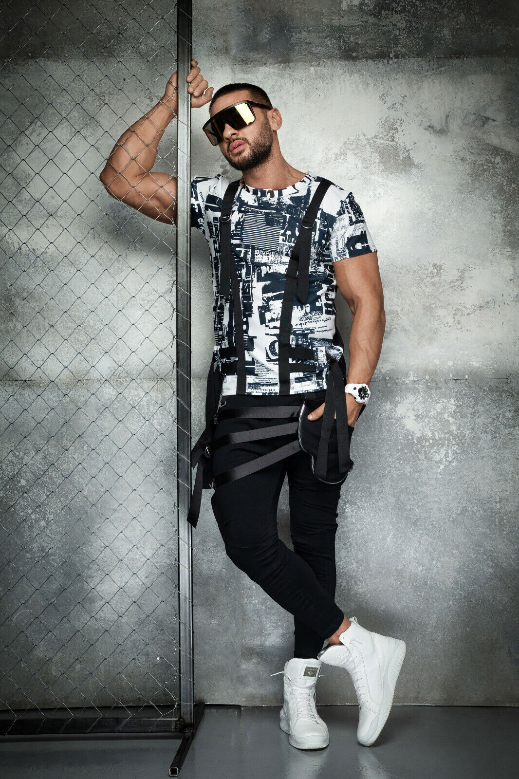 Mexton Men Herren Boyfriend Baggy Jogginghose aus weichem Stoff, mit elastischem Bund, in Schwarz und lockerem Schnitt.
