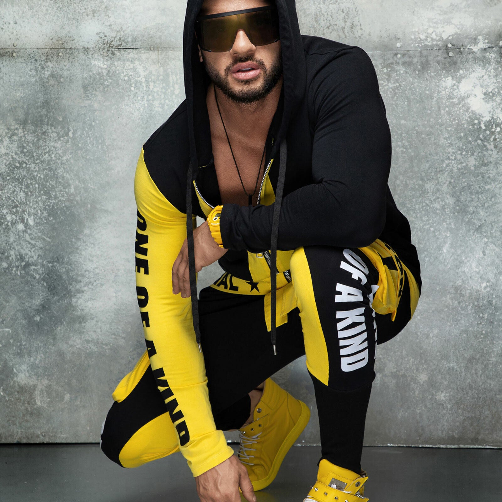 Mexton Men Herren Freizeitanzug in Schwarz-Gelb, bequemer Jogginganzug aus weichem Material, ideal für Sport und Freizeit