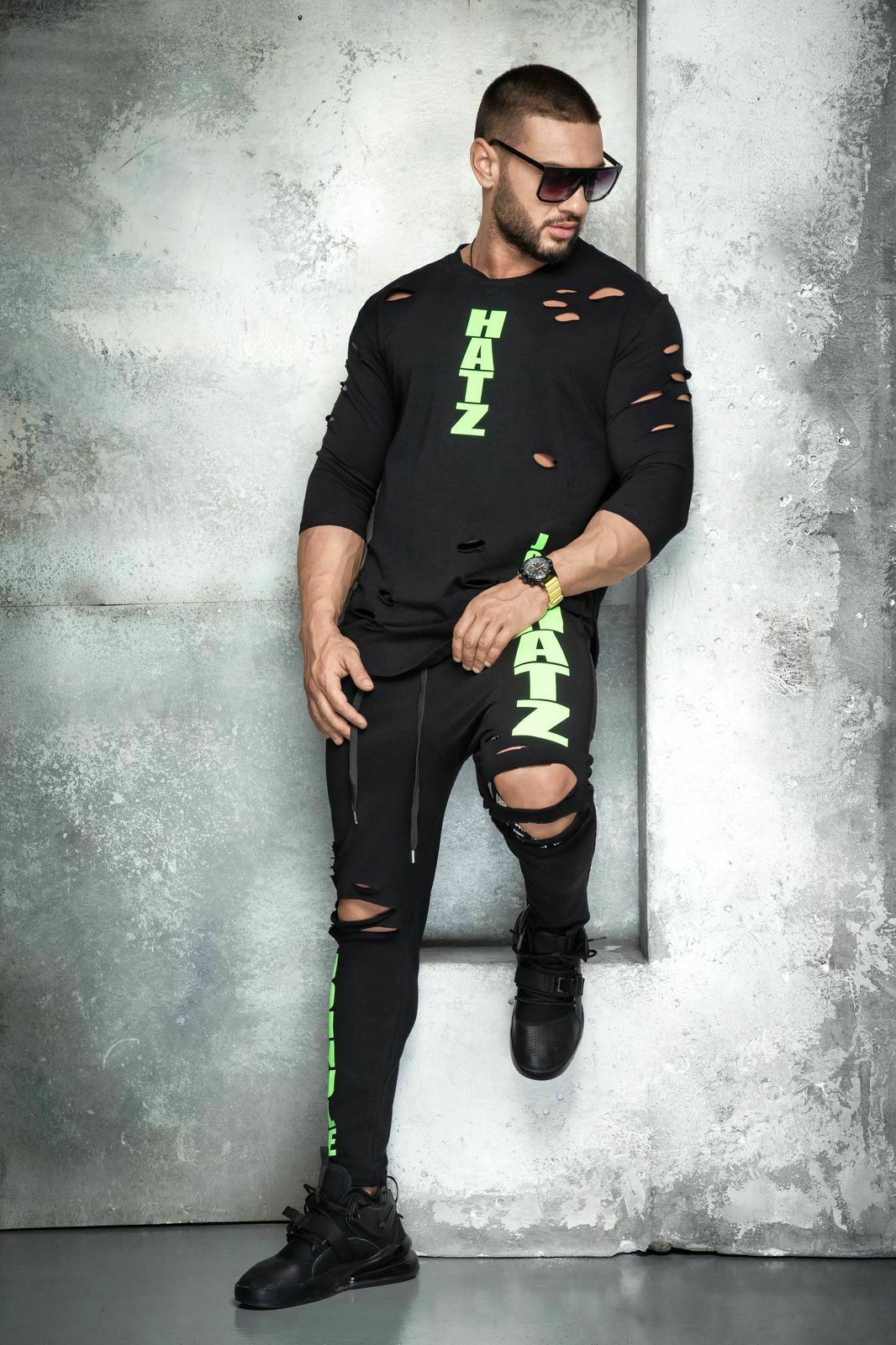 Großes, übergroßes Mexton Men T-Shirt Hatz in Schwarz, weiche Baumwollqualität, lässiger Männer-T-Shirt Schnitt.