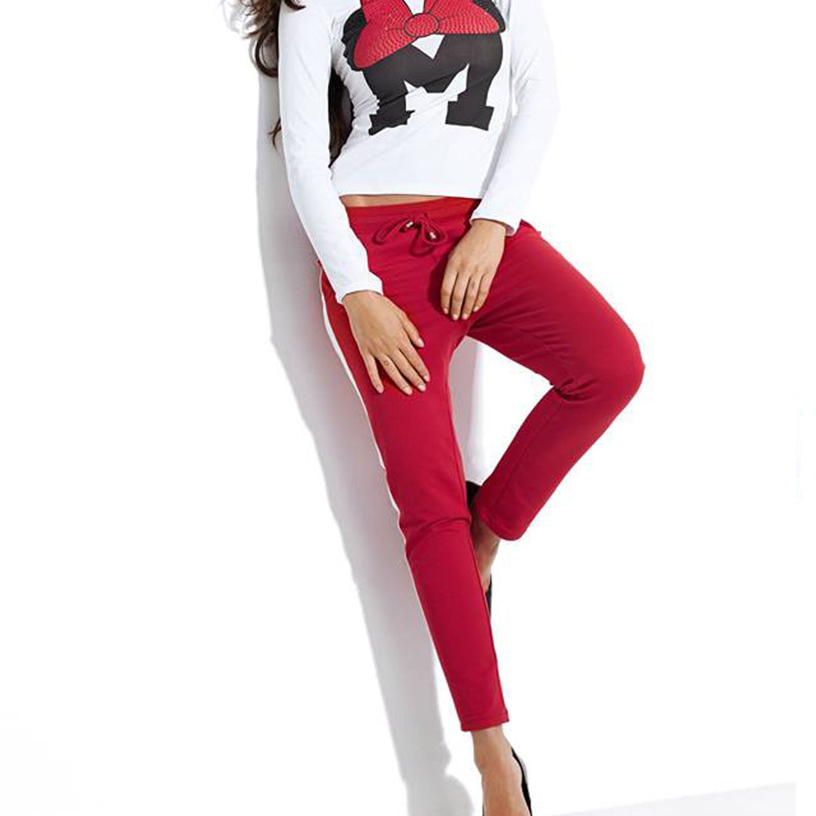 Schwarze und weiße Damen-Jogginghose von Mexton, Röhrenhose mit Lederlook, bequem und stylisch für Damenmode.
