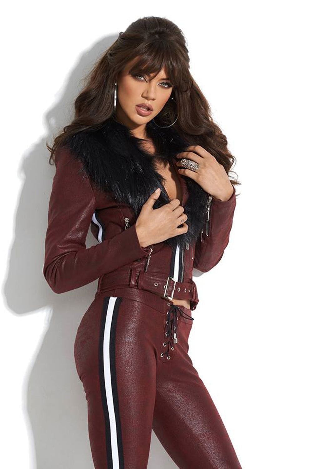 Schwarze Damen 2-Teiler von Mexton: Kurzjacke und Röhrenhose in XS-M, modisches Damenoutfit, bequem und stylisch