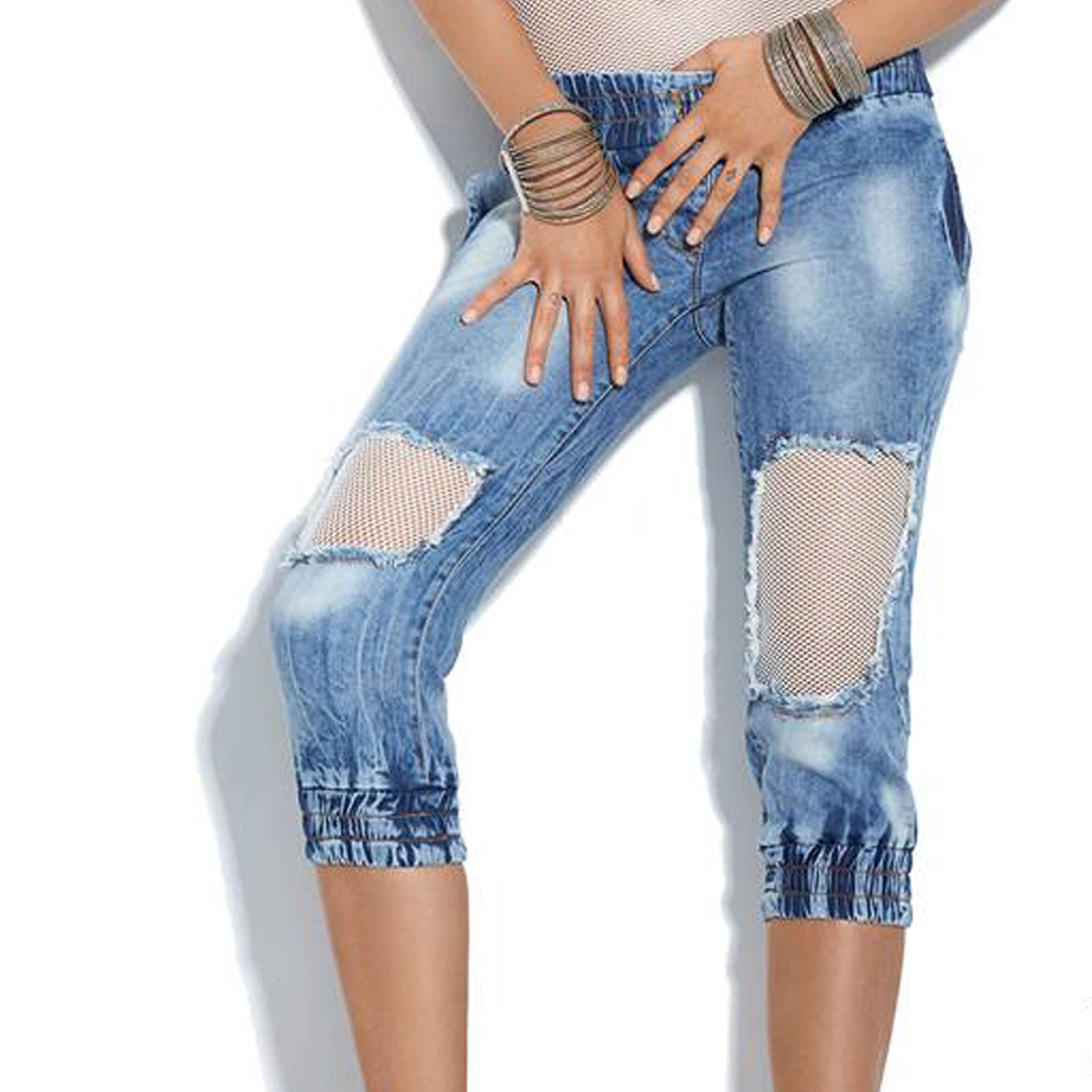 Mexton Damen Caprijeans in Blau-Weiß mit Netzdesign, kurze Hüftjeans, sommerlich, bequem, für XS bis M.