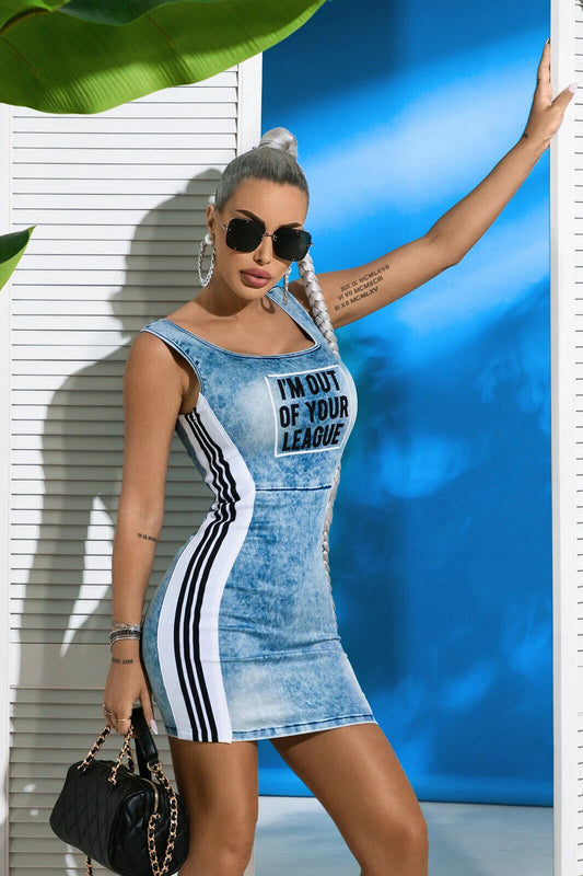 Damen Jeanskleid von Mexton, eng anliegendes Bodycon-Kleid in Blau mit Minilänge, aus Denim-Stoff.