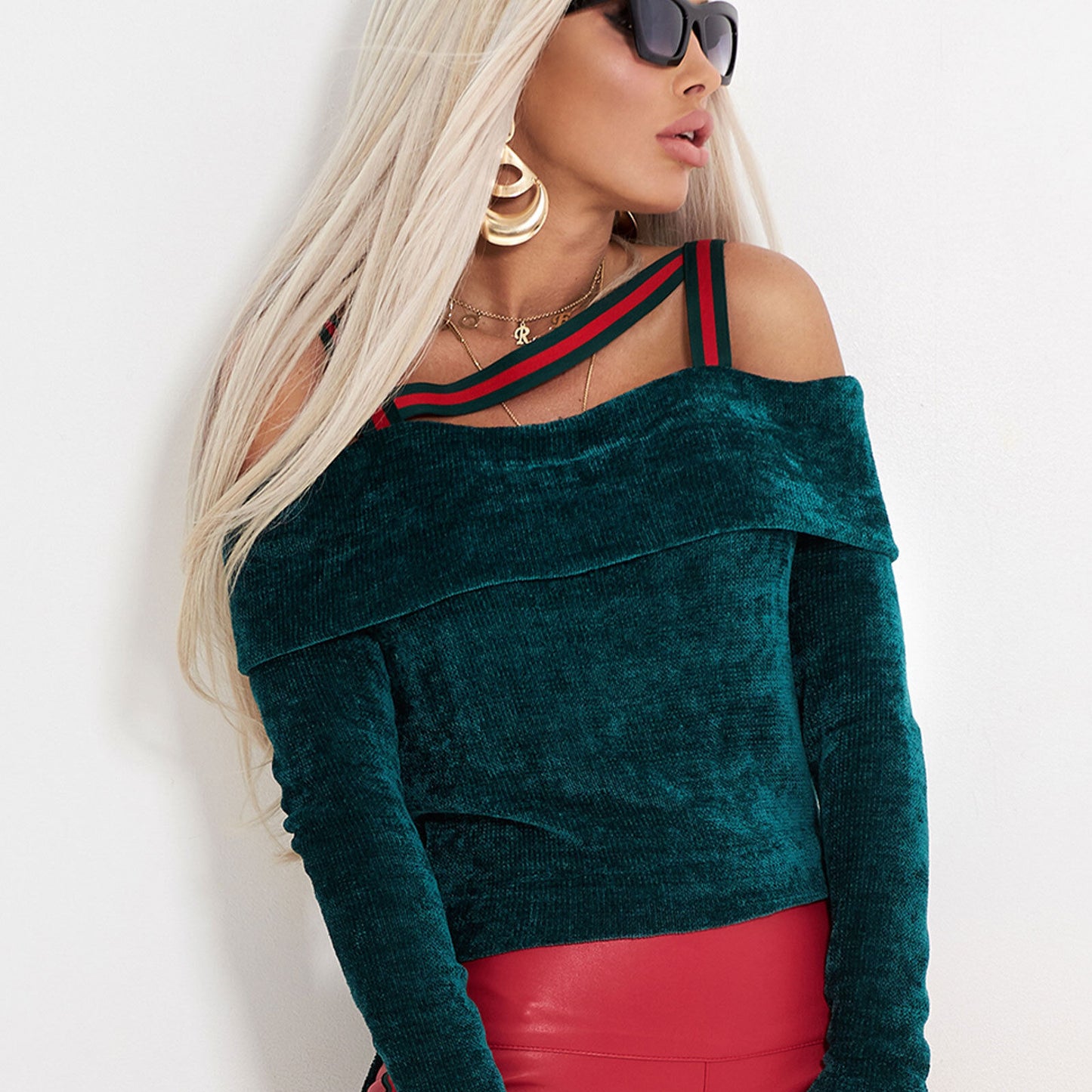 Weicher, flauschiger Damen Pullover von Mexton, schulterfreier Longsleeve, langarmshirt für komfortablen Stil.