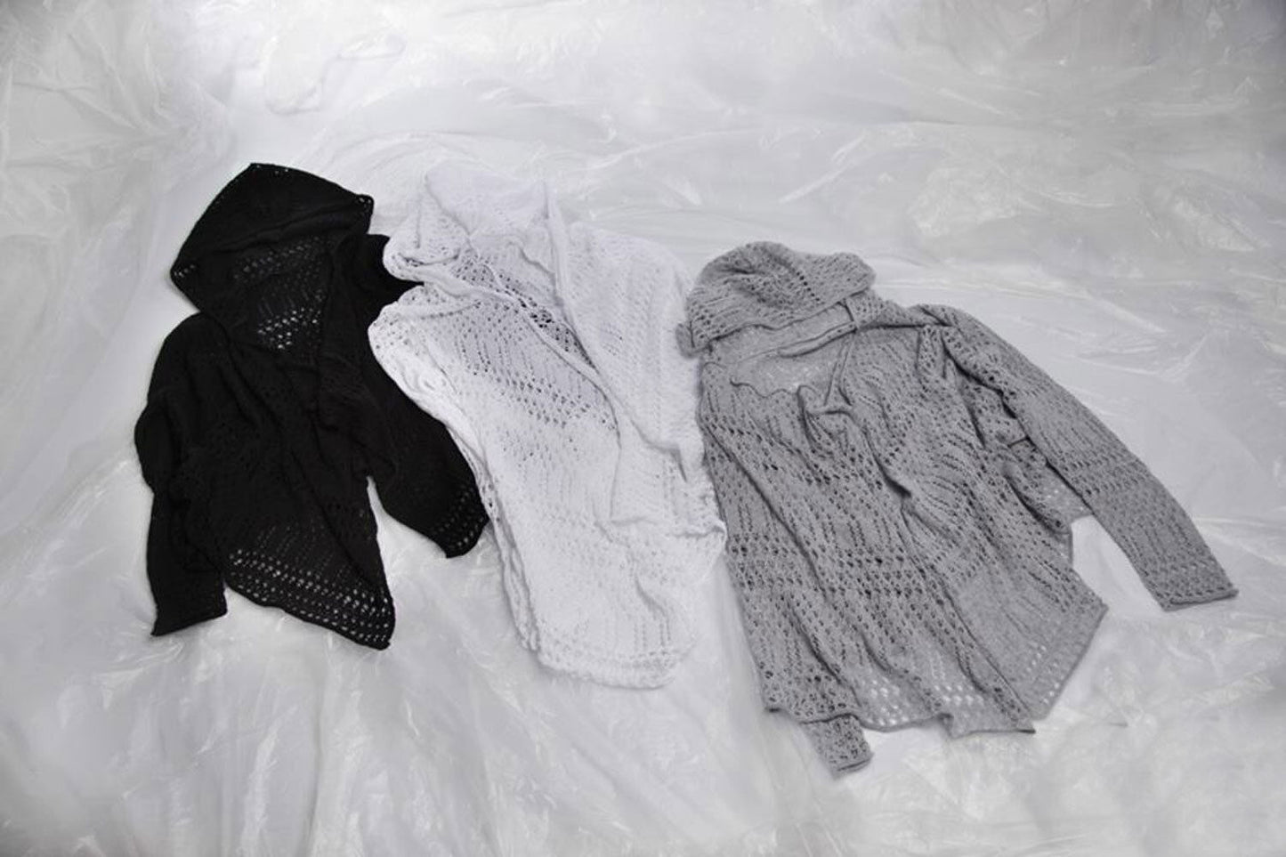 Graue Damen-Häkeljacke von Mexton, Strickjacke mit Knopfleiste, leichter Pullover, XS-S, modischer Cardigan, Damenmode