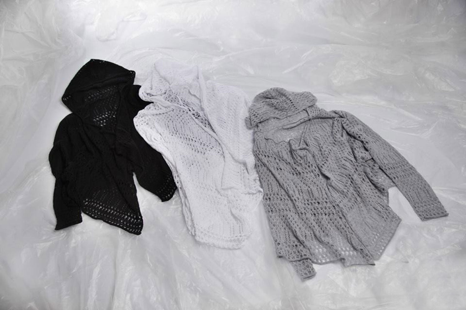 Graue Damen-Häkeljacke von Mexton, Strickjacke mit Knopfleiste, leichter Pullover, XS-S, modischer Cardigan, Damenmode