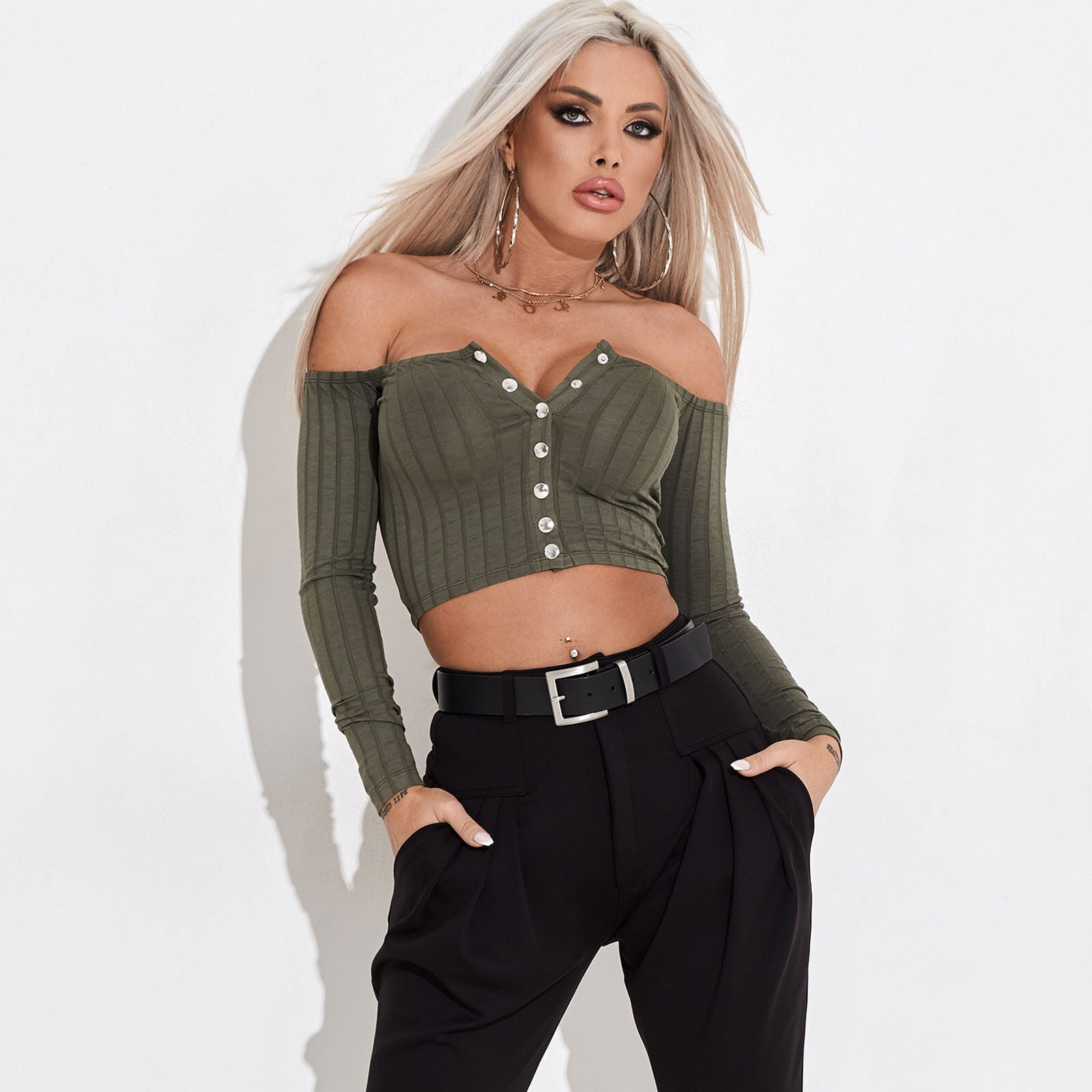 Grünes Damen Cropped Top von Mexton, langärmeliges Ripp-Shirt, bequemes T-Shirt im XS-Size, modischer Pullover für Damen.