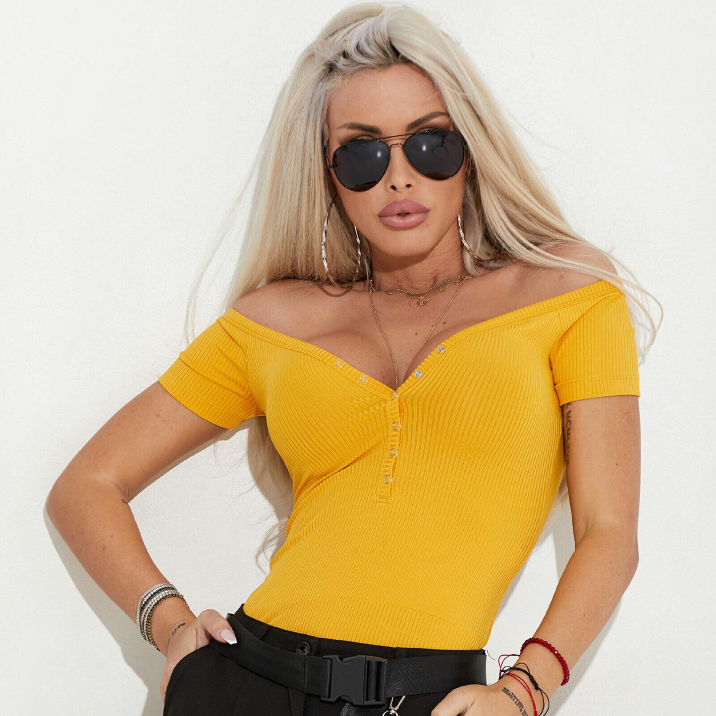 Mexton Damen Body Bodysuit in Senfgelb, Ripp-Design, Pullover-Stil, Größe XS-M, aus weichem Material.