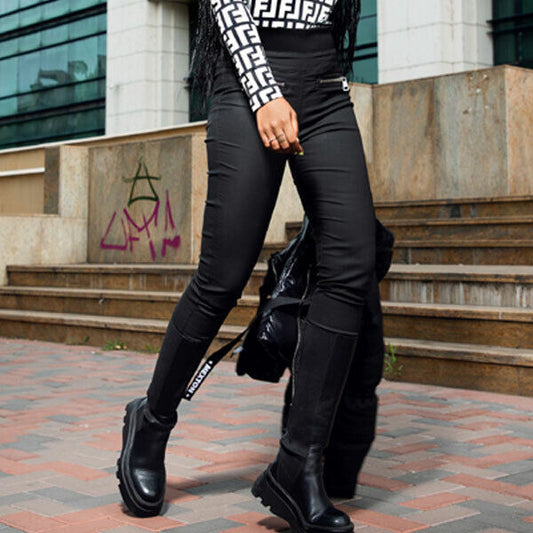 Mexton Damen Hüftjeans in Lederlook, enge Röhrenjeans im Boyfriend-Stil, in XS-S, mit stylischem Design.