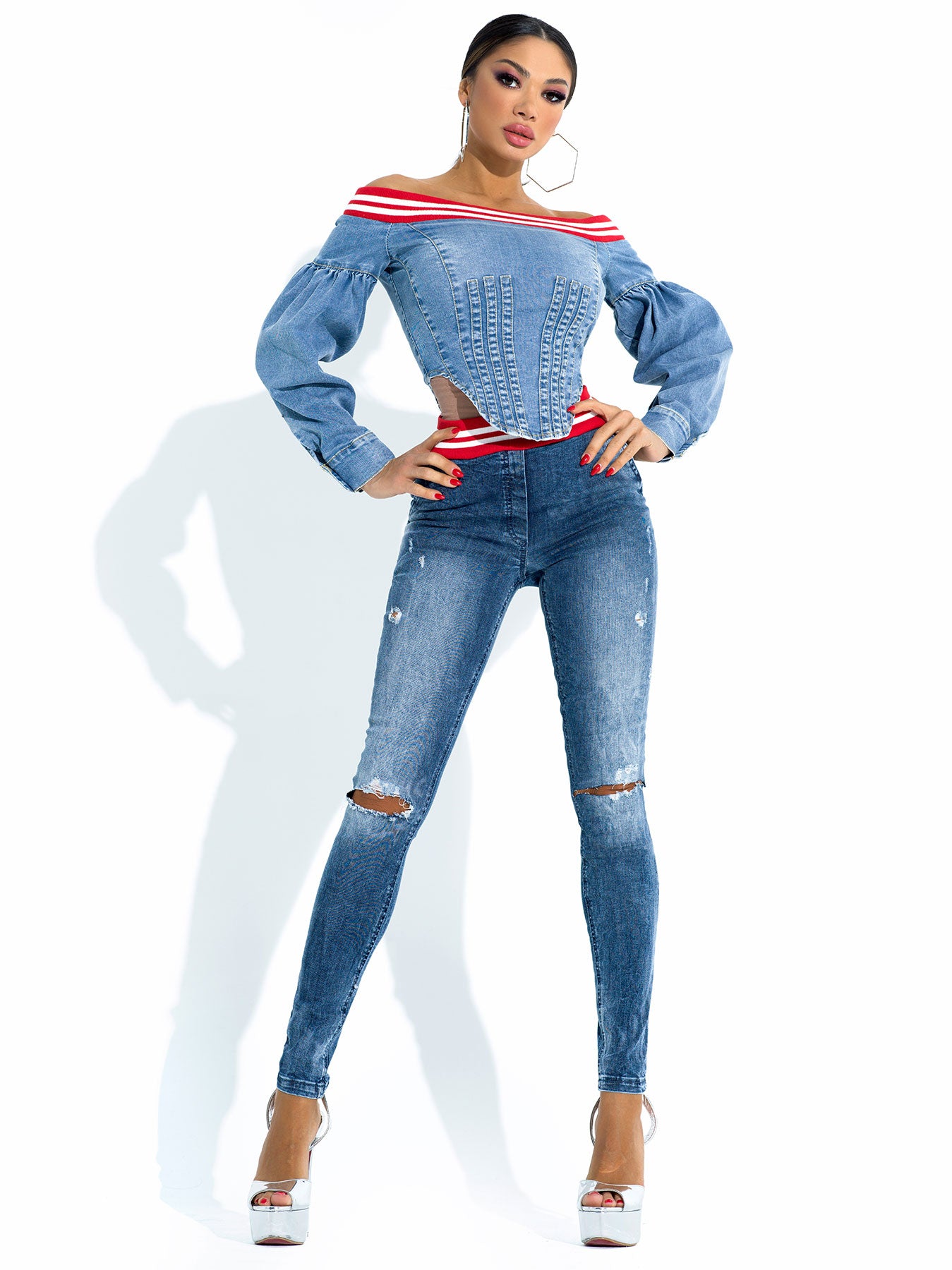 Mexton Damen Jeans 2-Teiler in Blau, detaillierte Nahaufnahme des modischen, bequemen Denim-Outfits.