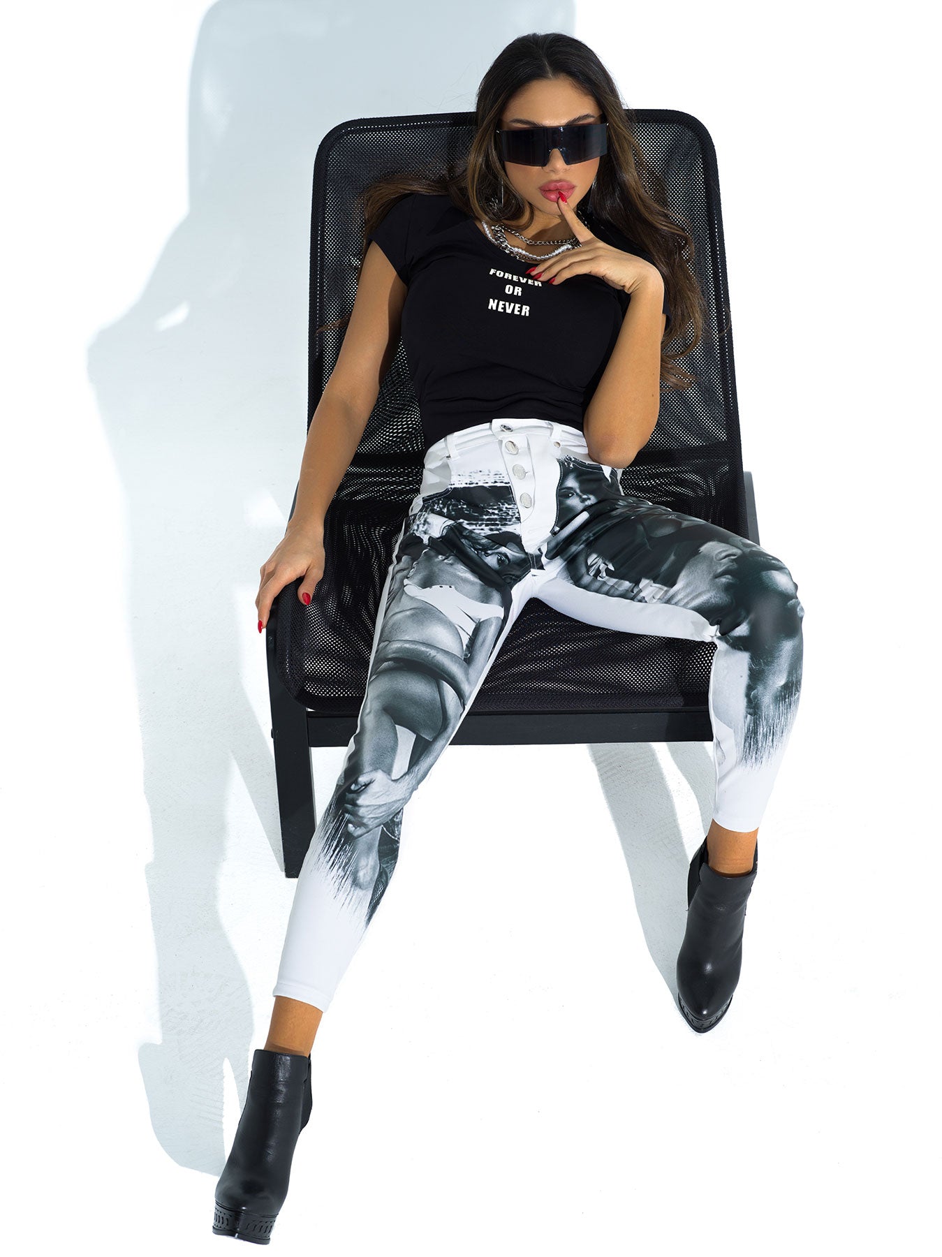 Damen T-Shirt von Mexton mit modernem Design, weiches Material und bequemer Passform, frontseitiges Logo-Print.