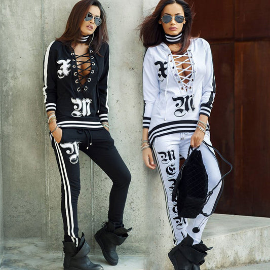 Damen 2-Teiler Freizeitanzug von Mexton, schwarzer Pullover und Jogginghose in Schwarz-Weiß, bequemes Casual-Outfit