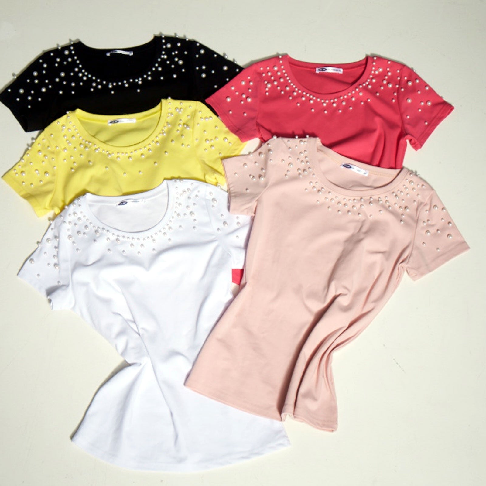 Kurzärmeliges Damen T-Shirt von Mexton mit Perlen-Details in Pink und Gelb, Tunika-Style, für XS bis S.