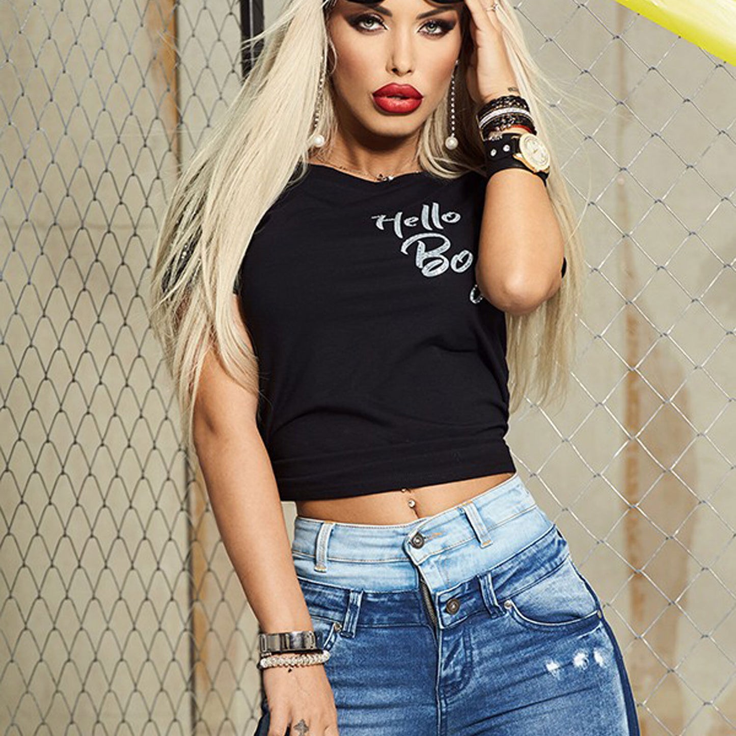 Mexton Damen T-Shirt Bluse mit Strass- und Perlenprint, schwarzes Oberteil, XS-S, lässiges Design