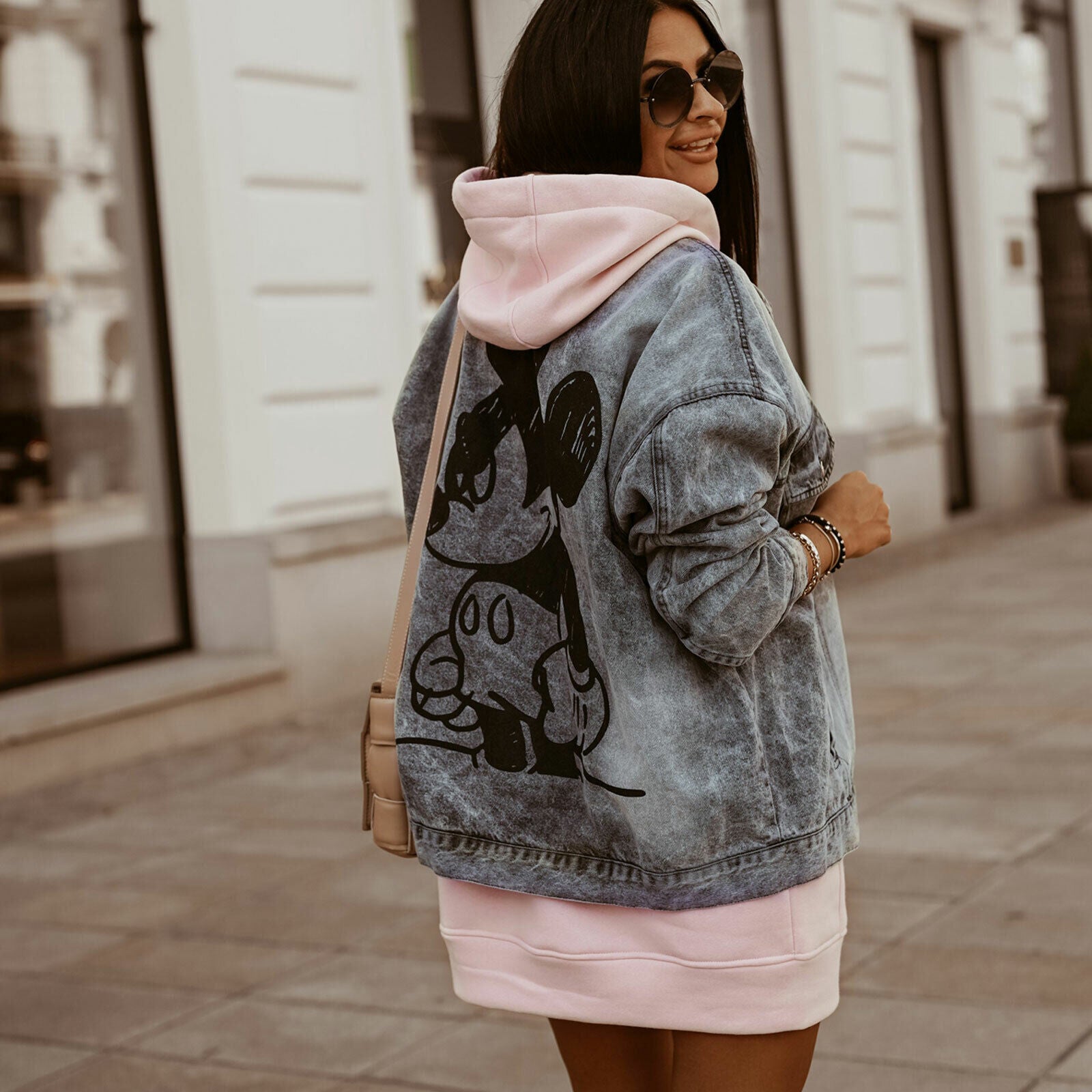Ola Damen Jeansjacke Over-Size mit Print in Schwarz und Blau, modisch, lockerer Schnitt, erhältlich in S bis XL.