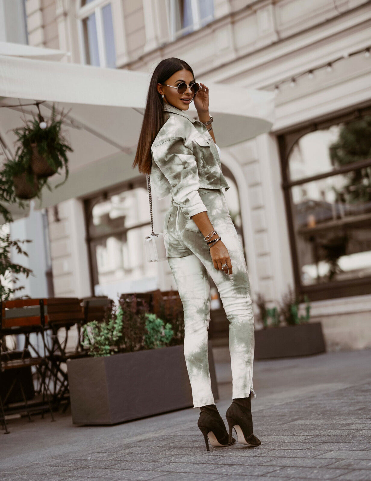 O'la Voga Damen 2-Teiler Jeansjacke und Röhrenjeans im Batik-Design, High-Waist, S-M, modischer Zweiteiler, casual Stil