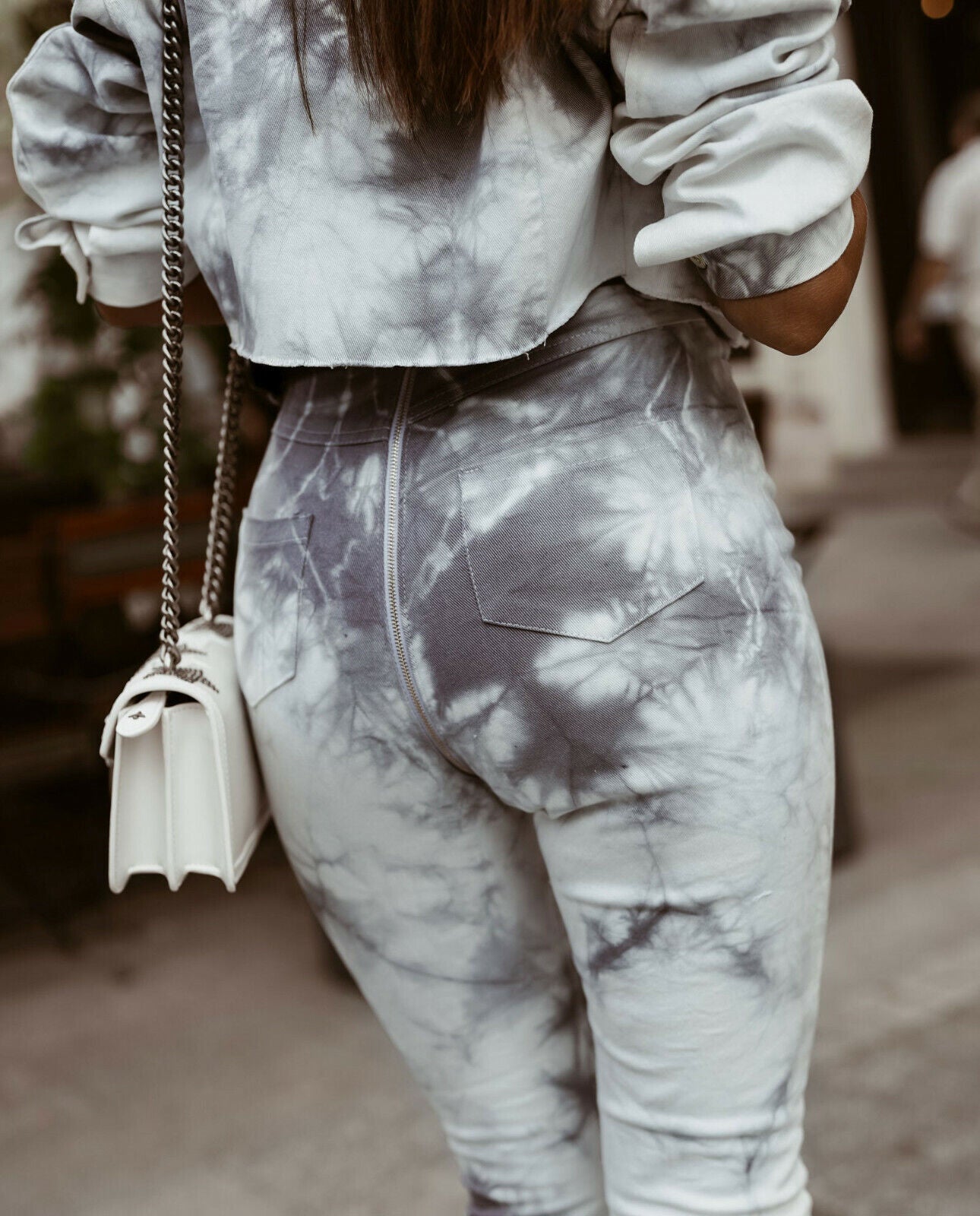 O'la Voga Damen Jeans 2-Teiler mit High-Waist Röhrenjeans und Batik-Jeansjacke in S, stilvoller Zweiteiler, textile Mode.