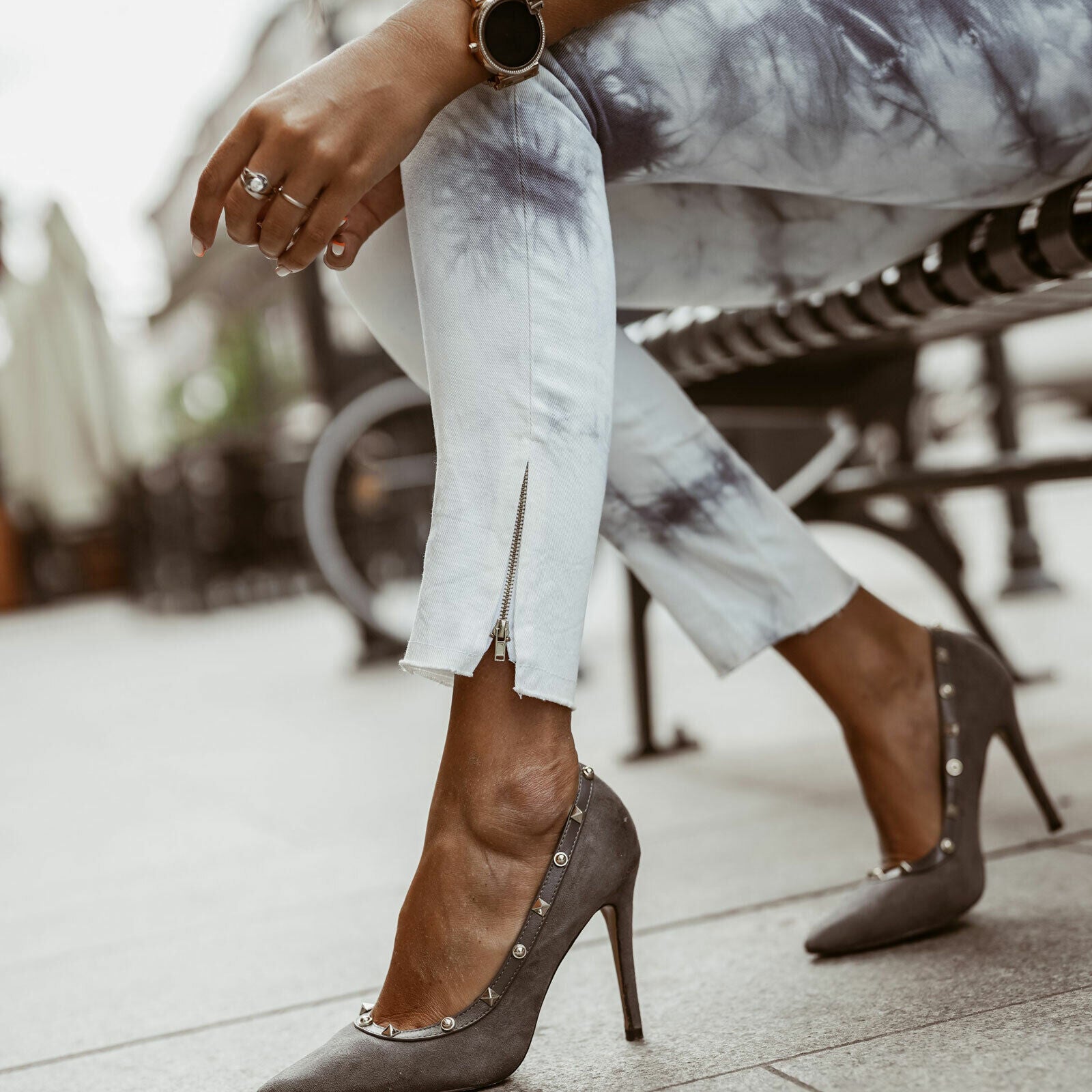 Ola Damen Jeans 2-Teiler mit Batikmuster, Hoch-Waist Röhrenjeans und Jeansjacke, in S-Größe, von O'la Voga