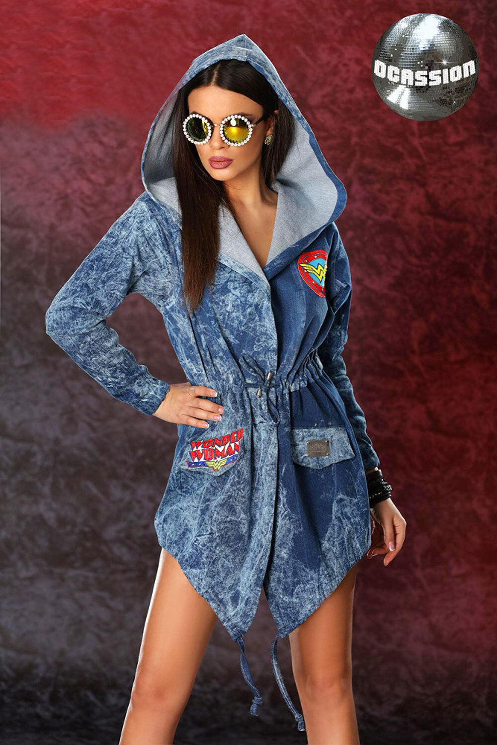 Blaue Damen Jeansjacke mit Kapuze, Mantel oder Blazer, von ocassion, Größe M (38), mit Reißverschluss und Taschen.