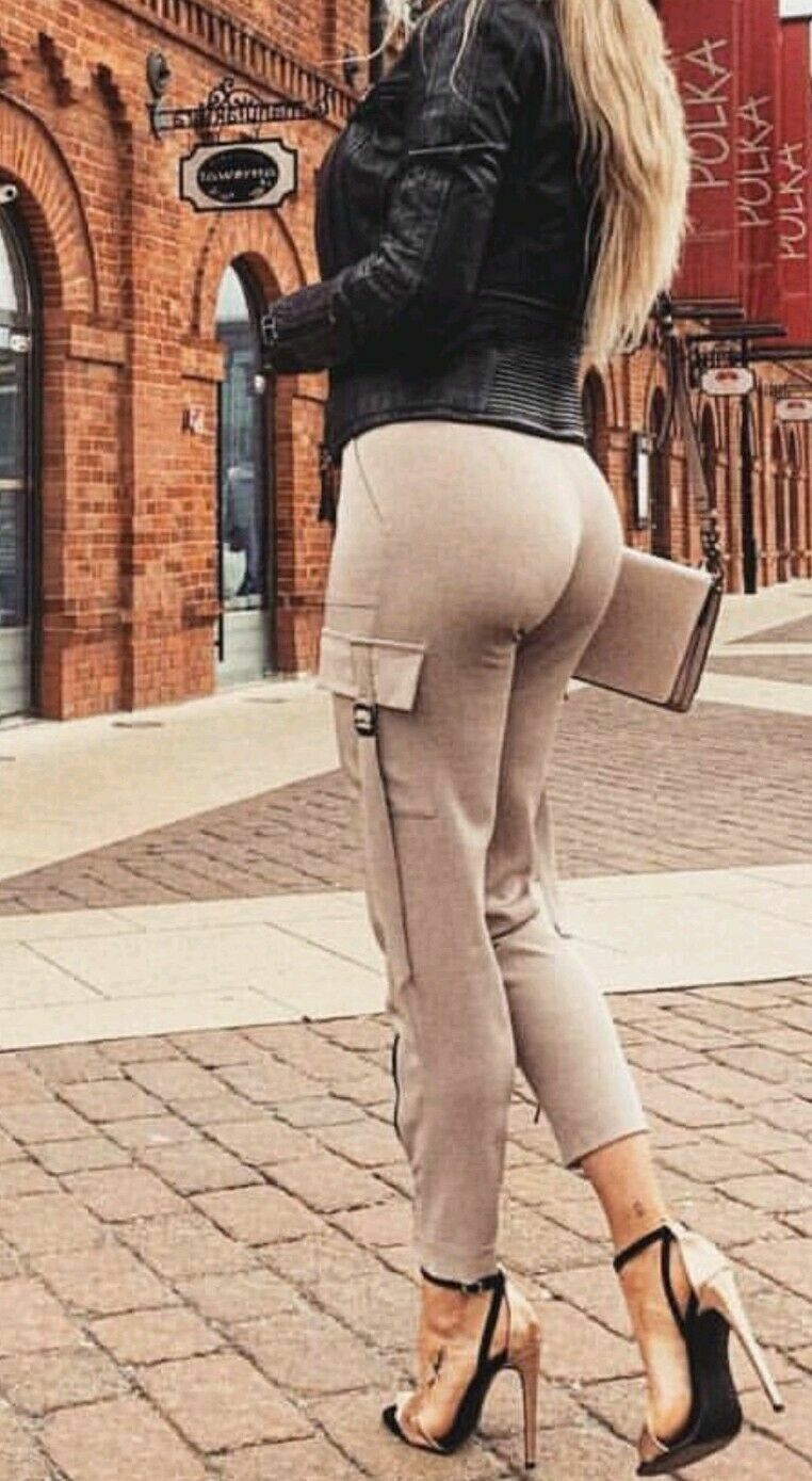Dame Hose von Victoria, elegante High-Waist Stoffhose, Cargohose, Röhrenhose mit Zipper, in XS-L, blick auf die Details und Passform